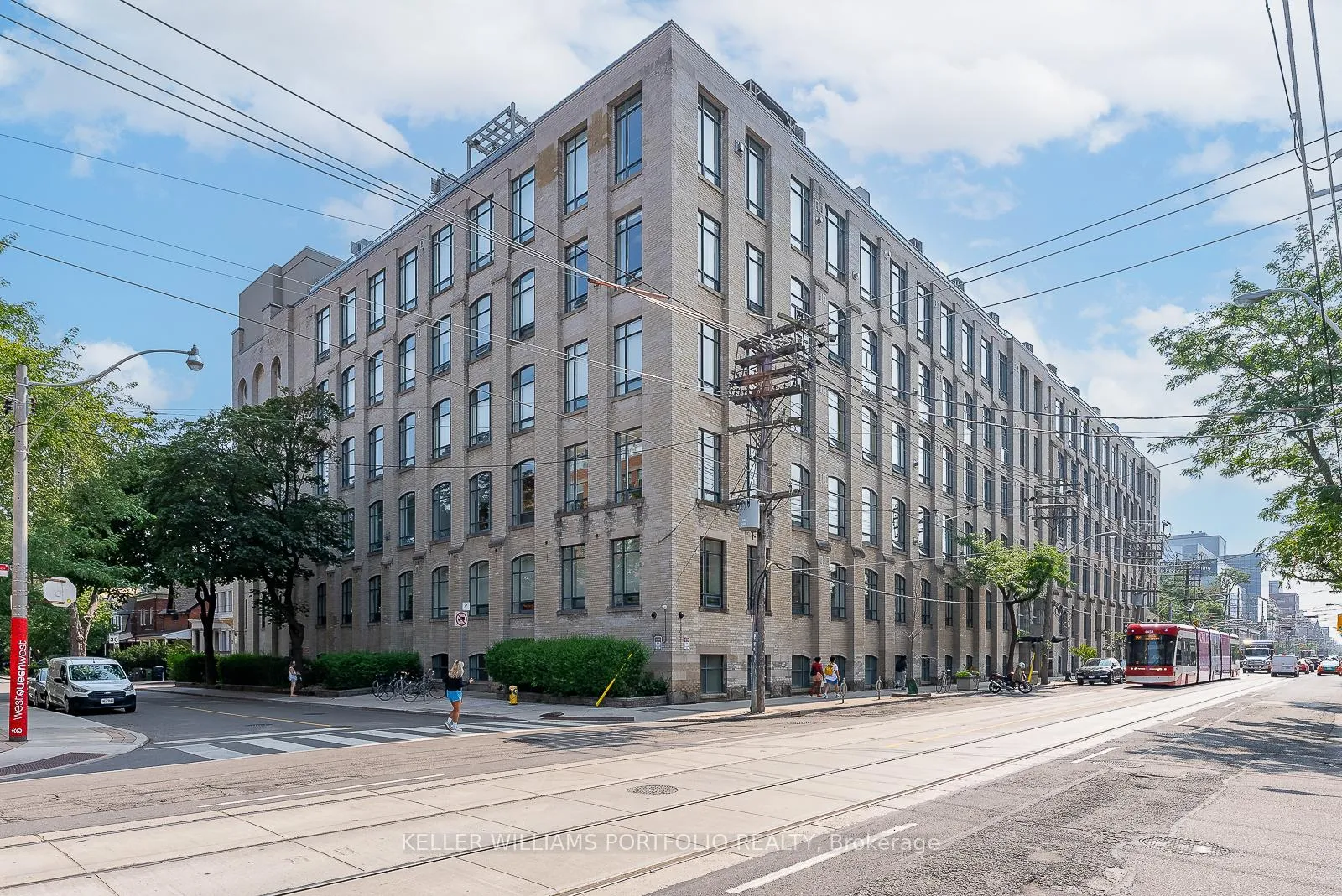 Front of Unit PH21, 993 Queen Street W