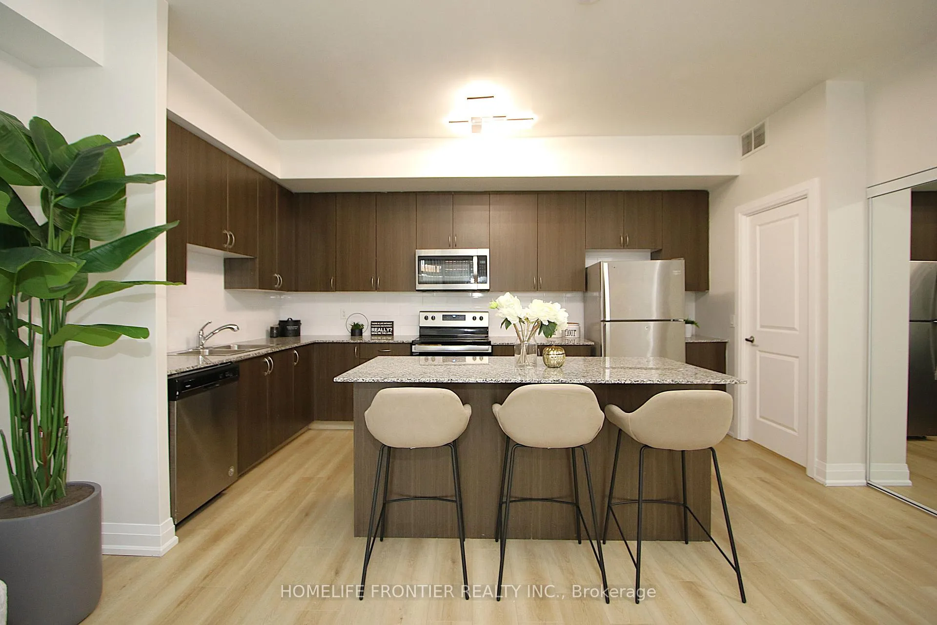Photo 6 of Unit C1302, 5299 Highway 7 Road, Vaughan, Vaughan Grove — HOMEH