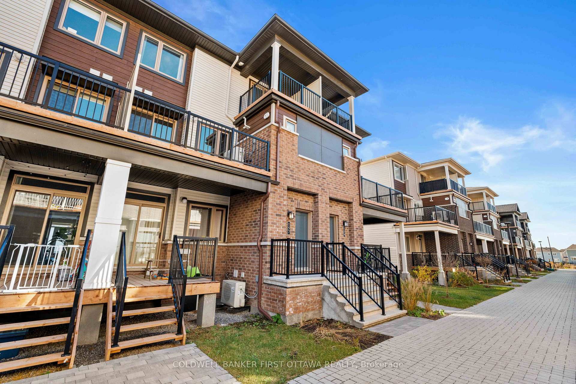 Photo 3 of 157 Anthracite Pvt, Ottawa, Barrhaven - Heritage Park — HOMEH