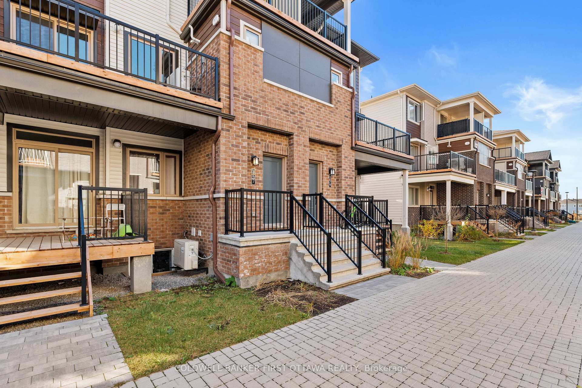 Photo 4 of 157 Anthracite Pvt, Ottawa, Barrhaven - Heritage Park — HOMEH