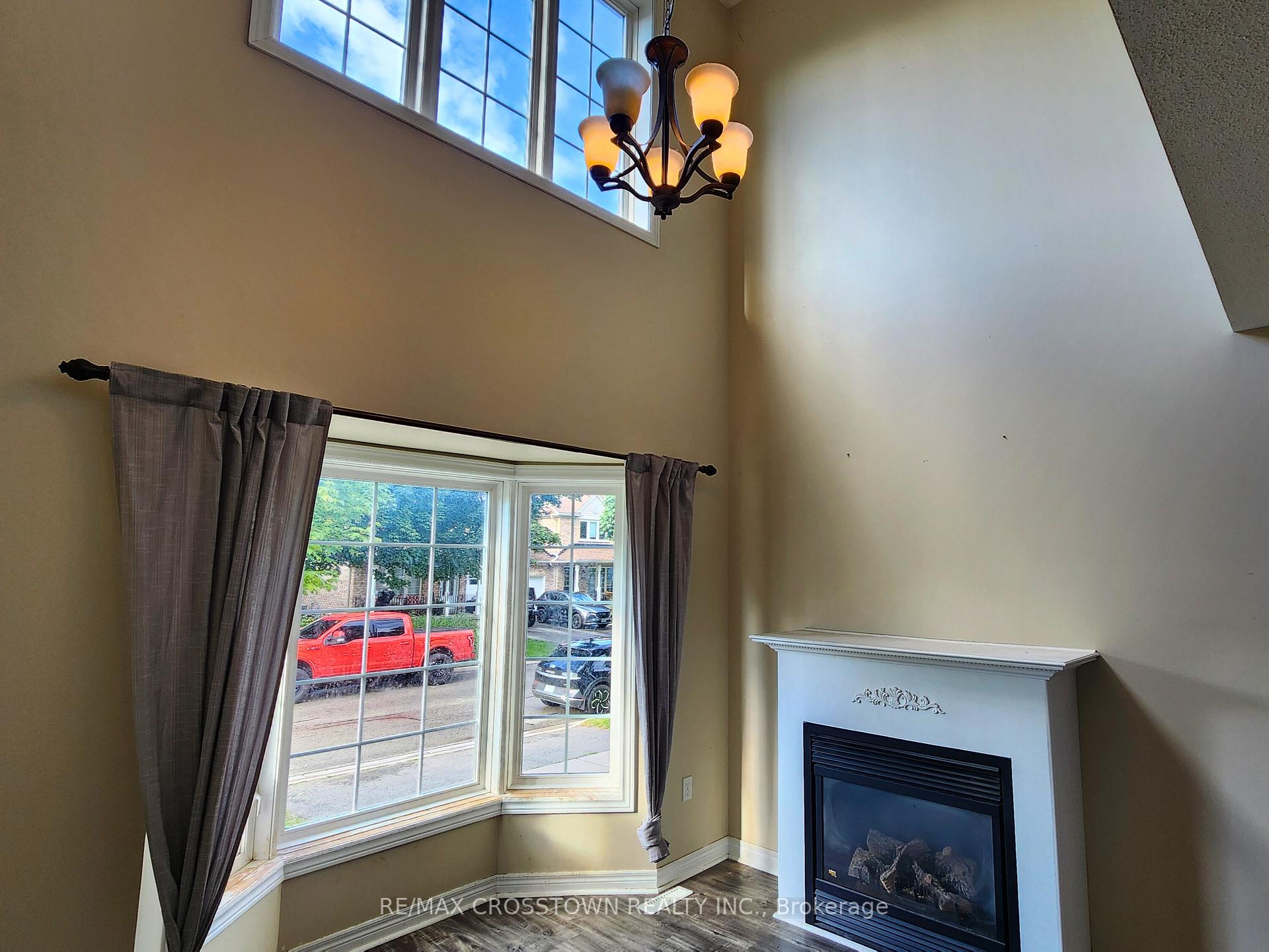 Photo 11 of 141 Thrushwood Drive, Barrie, 400 West — HOMEH