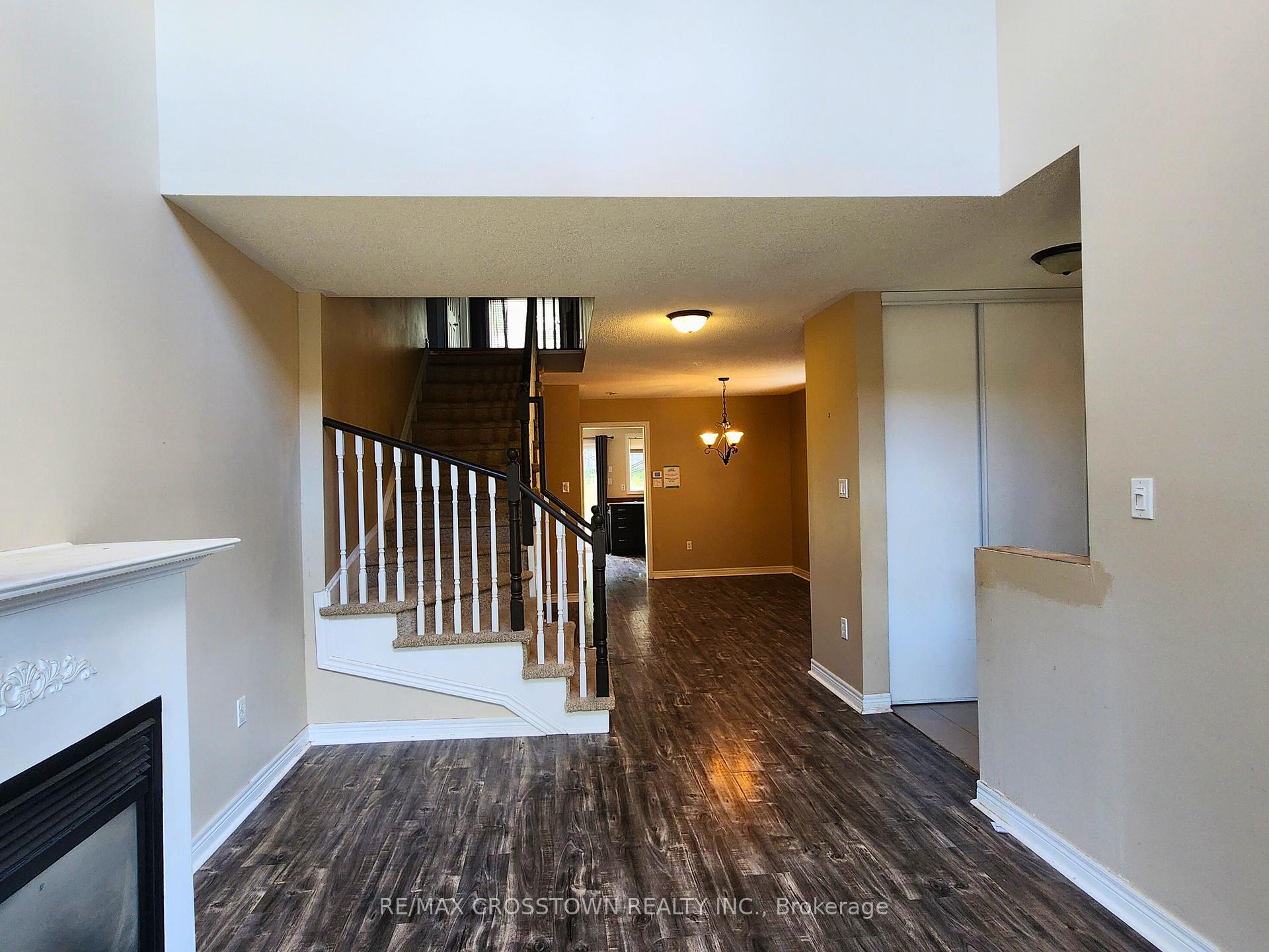 Photo 3 of 141 Thrushwood Drive, Barrie, 400 West — HOMEH