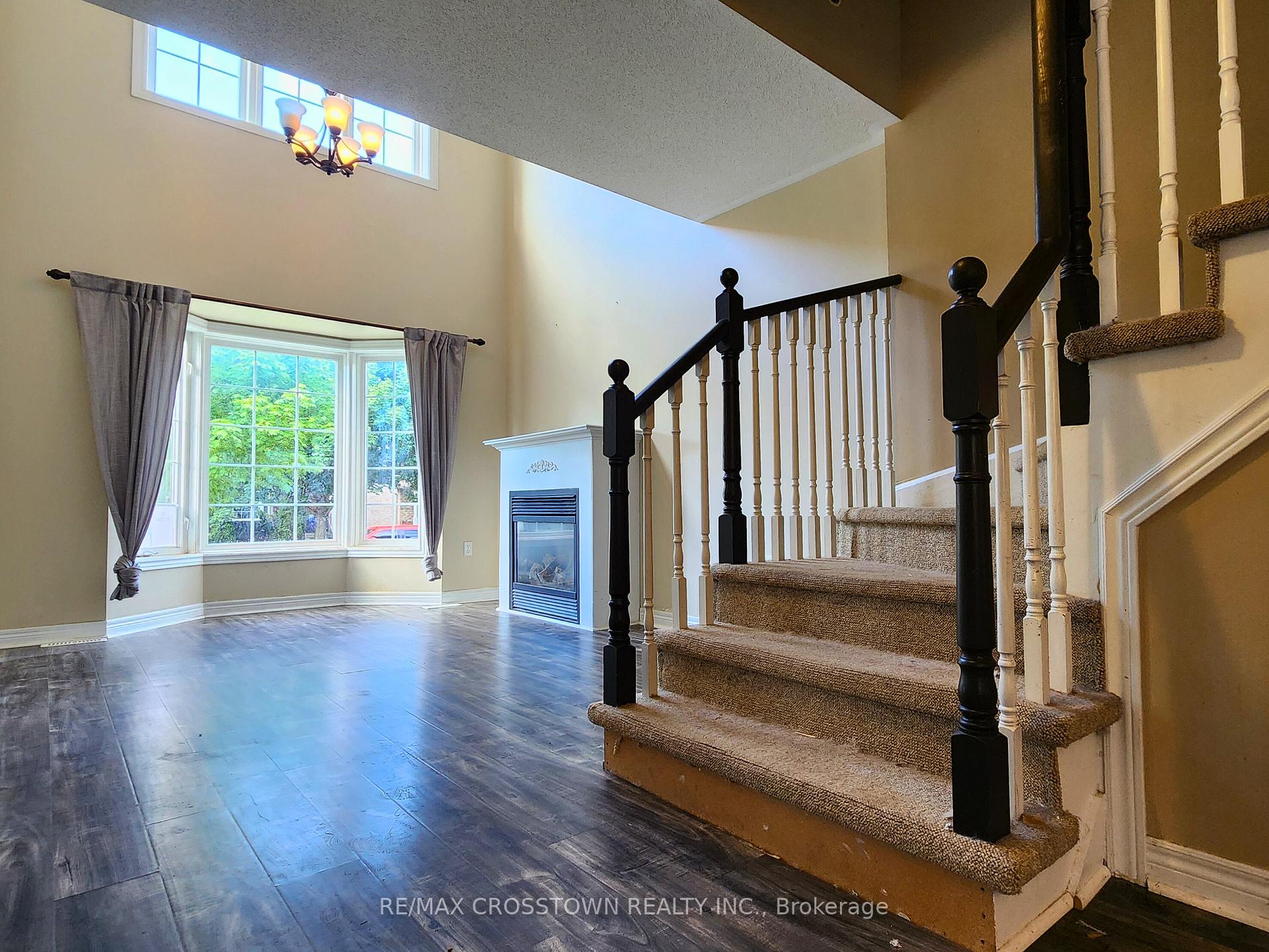 Photo 4 of 141 Thrushwood Drive, Barrie, 400 West — HOMEH