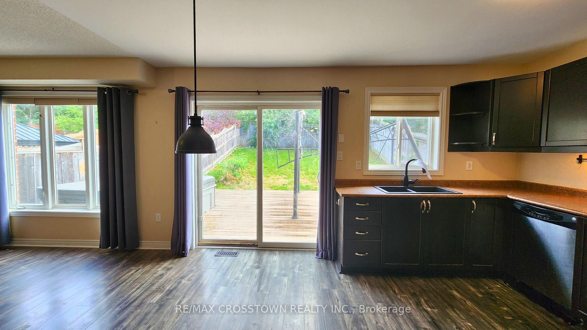 Photo 8 of 141 Thrushwood Drive, Barrie, 400 West — HOMEH