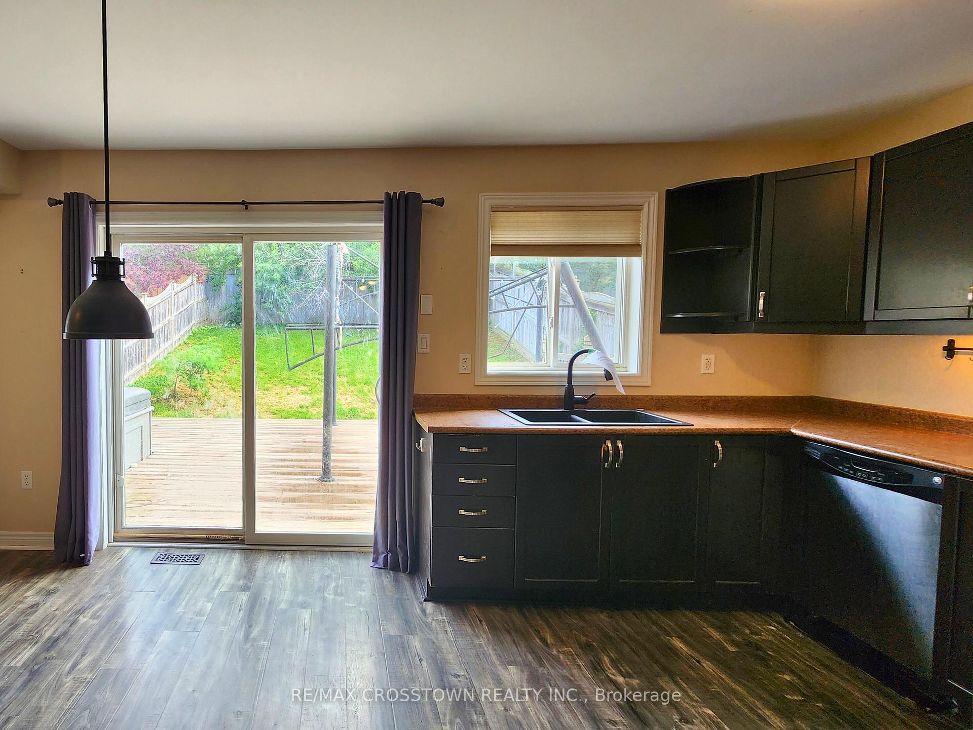 Photo 7 of 141 Thrushwood Drive, Barrie, 400 West — HOMEH