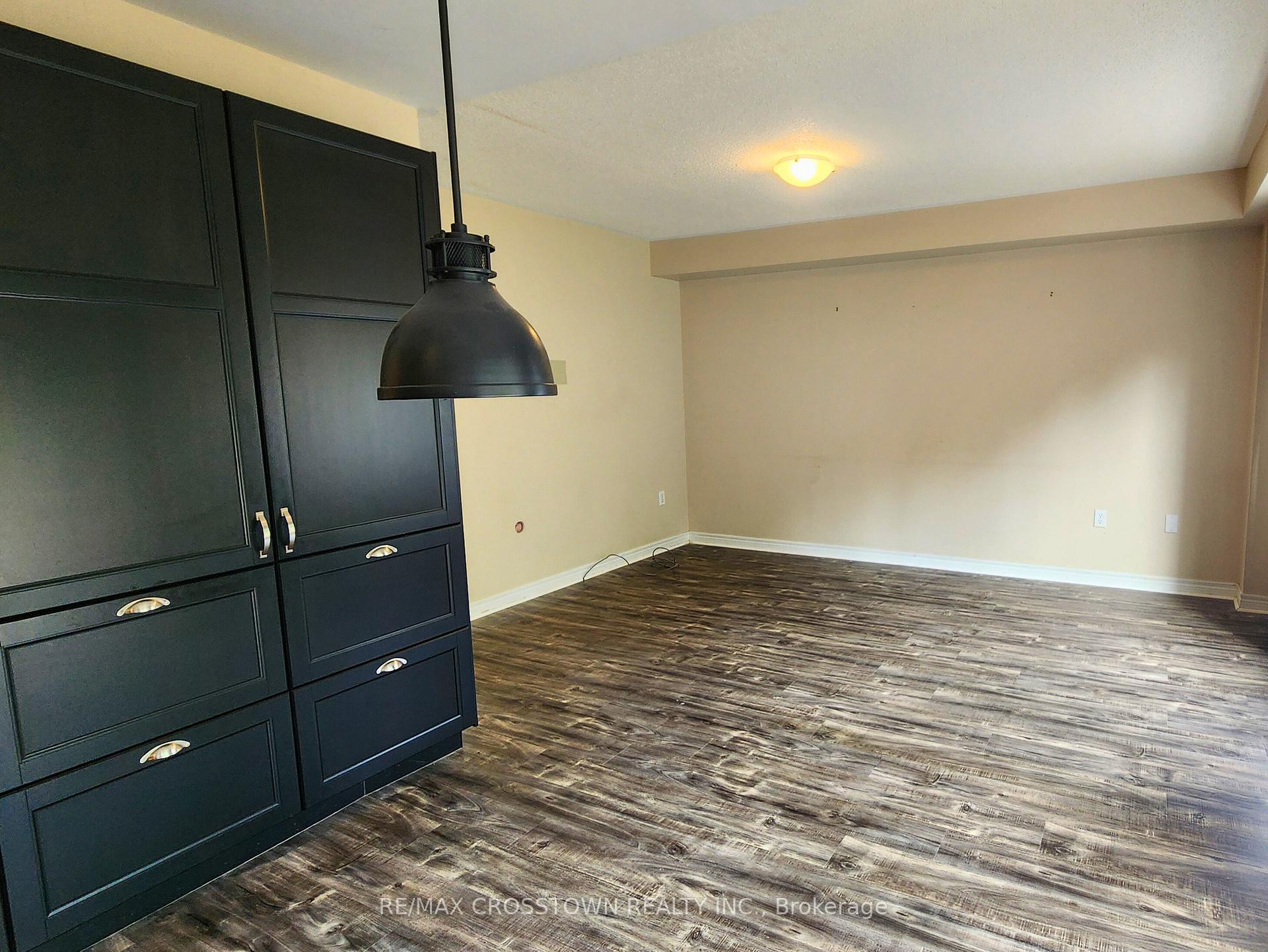 Photo 9 of 141 Thrushwood Drive, Barrie, 400 West — HOMEH