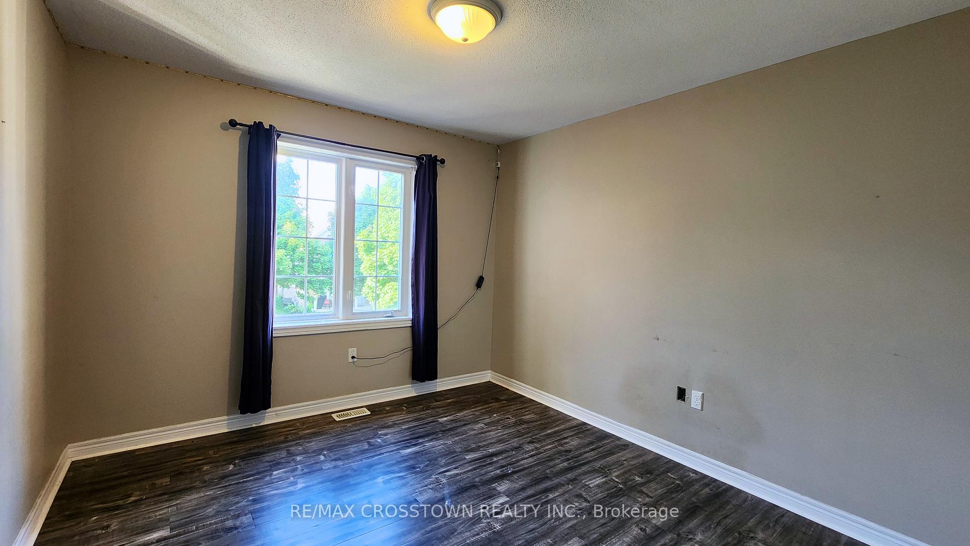 Photo 13 of 141 Thrushwood Drive, Barrie, 400 West — HOMEH
