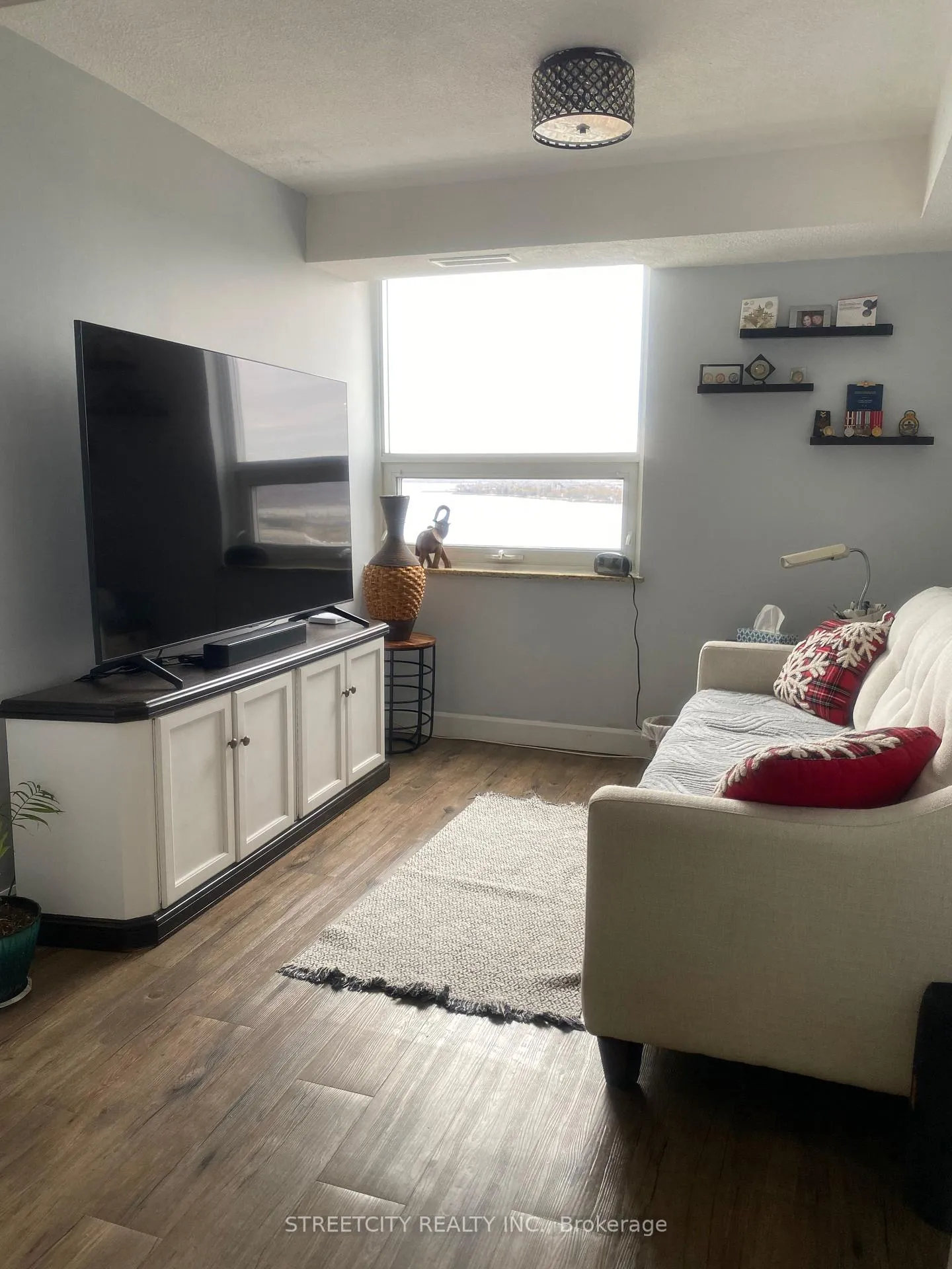 Photo 3 of Unit 1607, 500 Green Road, Hamilton, Stoney Creek — HOMEH