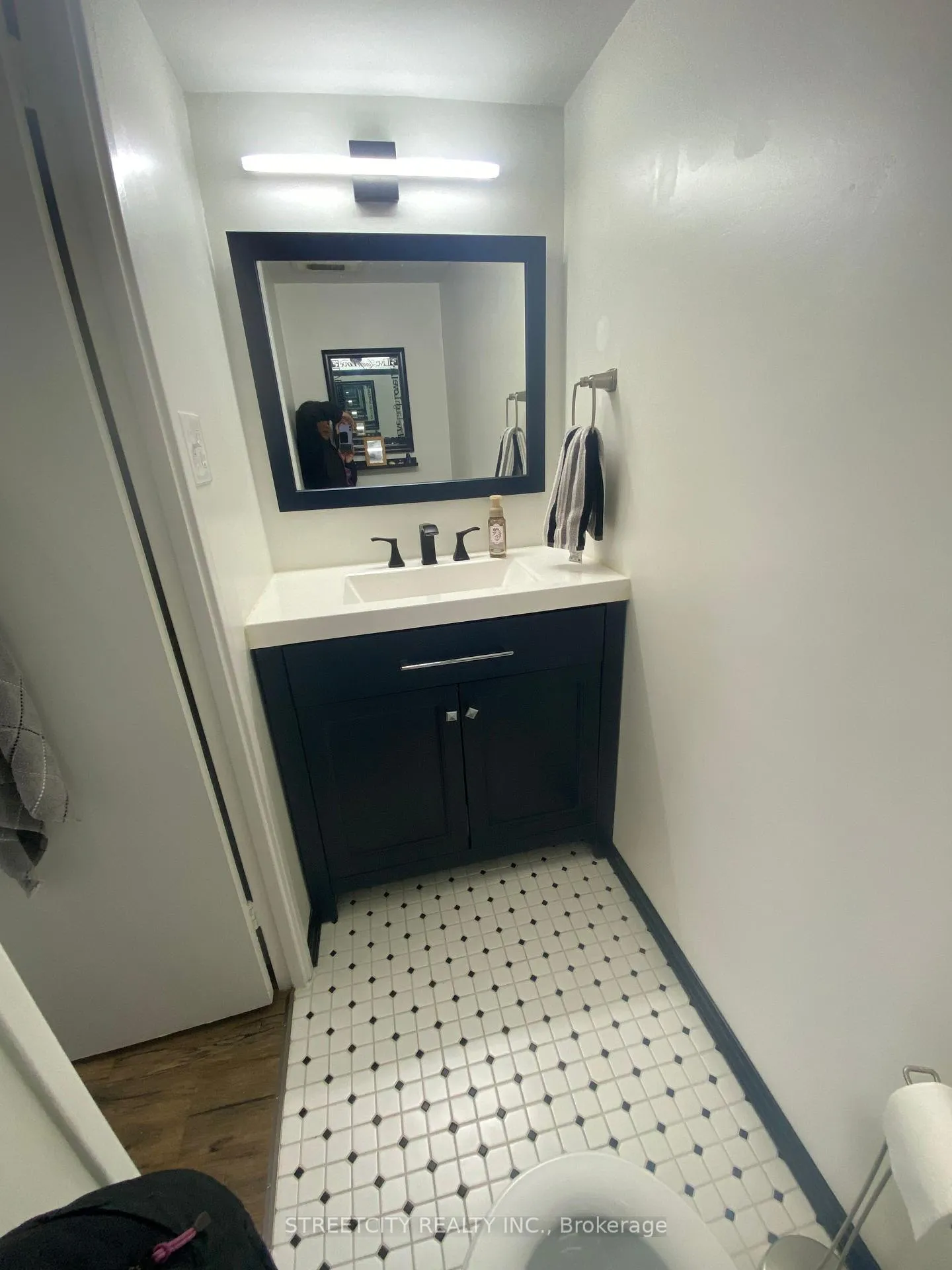 Photo 13 of Unit 1607, 500 Green Road, Hamilton, Stoney Creek — HOMEH