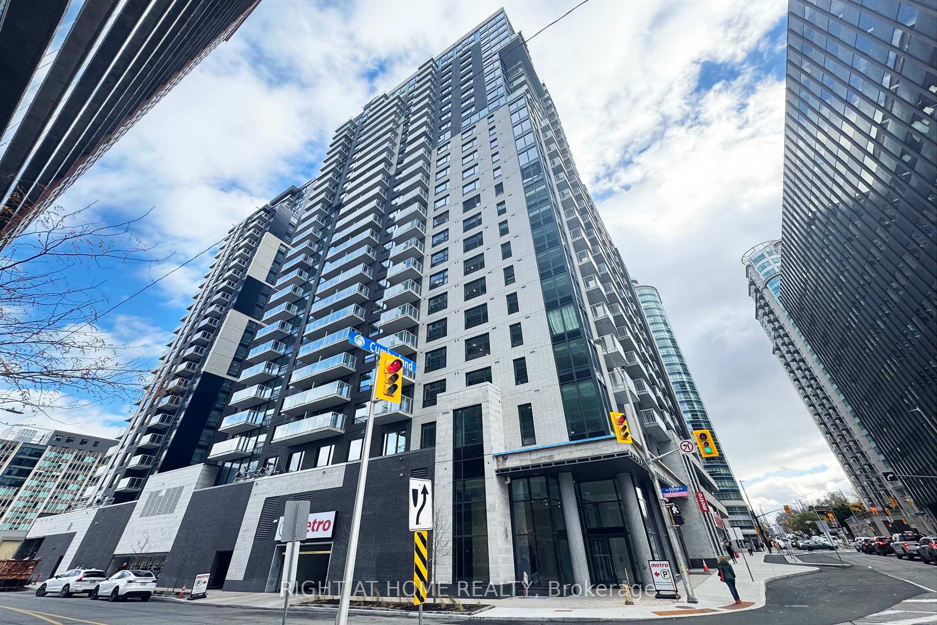 Front of Unit 904, 180 George Street
