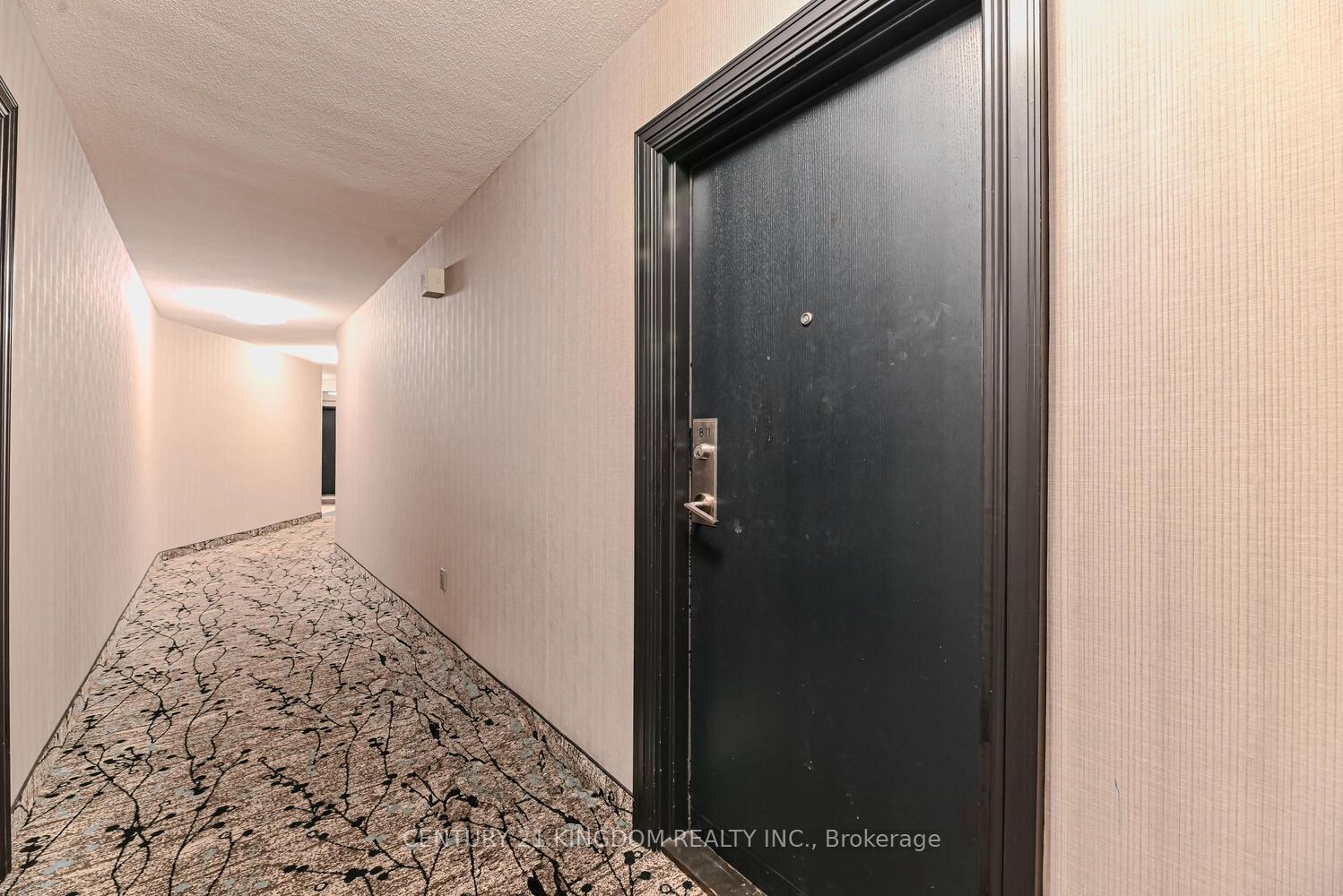 Photo 6 of Unit 811, 15 Vicora Link Way, Toronto, Flemingdon Park — HOMEH