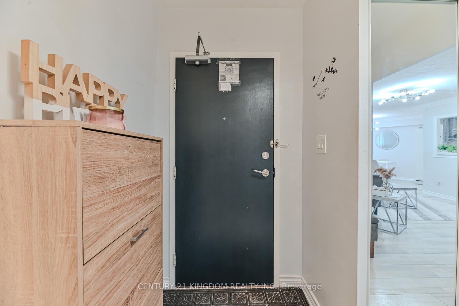Photo 3 of Unit 811, 15 Vicora Link Way, Toronto, Flemingdon Park — HOMEH
