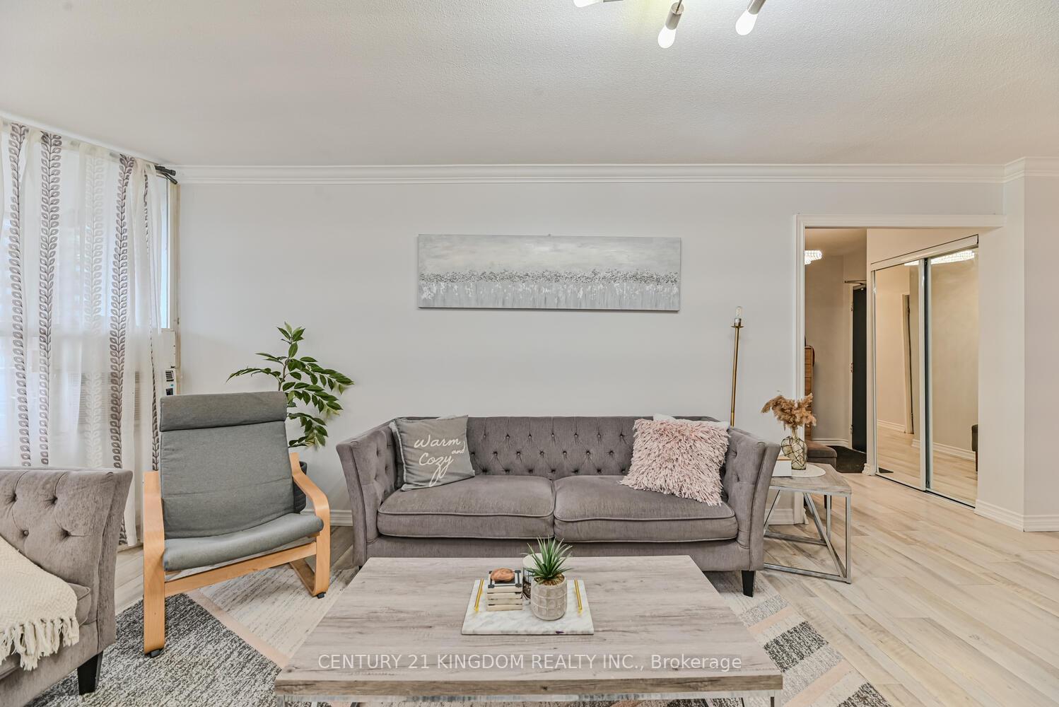 Photo 8 of Unit 811, 15 Vicora Link Way, Toronto, Flemingdon Park — HOMEH