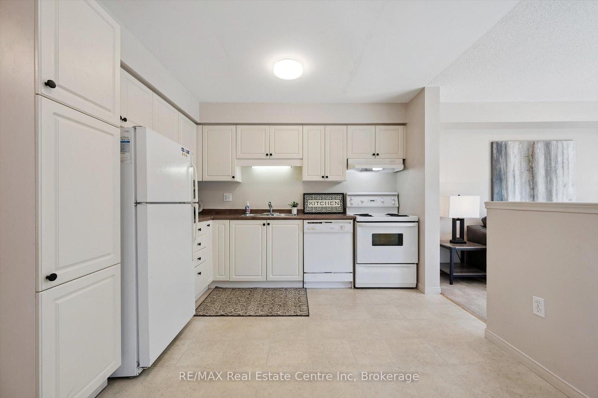 Photo 6 of Unit 36, 124 Gosling Gardens, Guelph, Clairfields/Hanlon Business Park — HOMEH