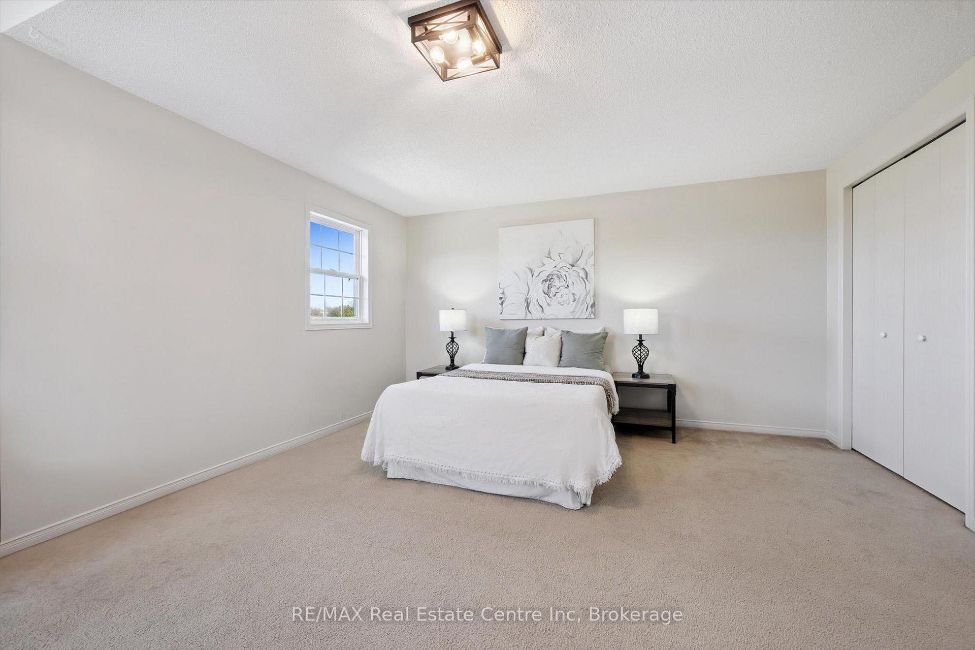 Photo 9 of Unit 36, 124 Gosling Gardens, Guelph, Clairfields/Hanlon Business Park — HOMEH