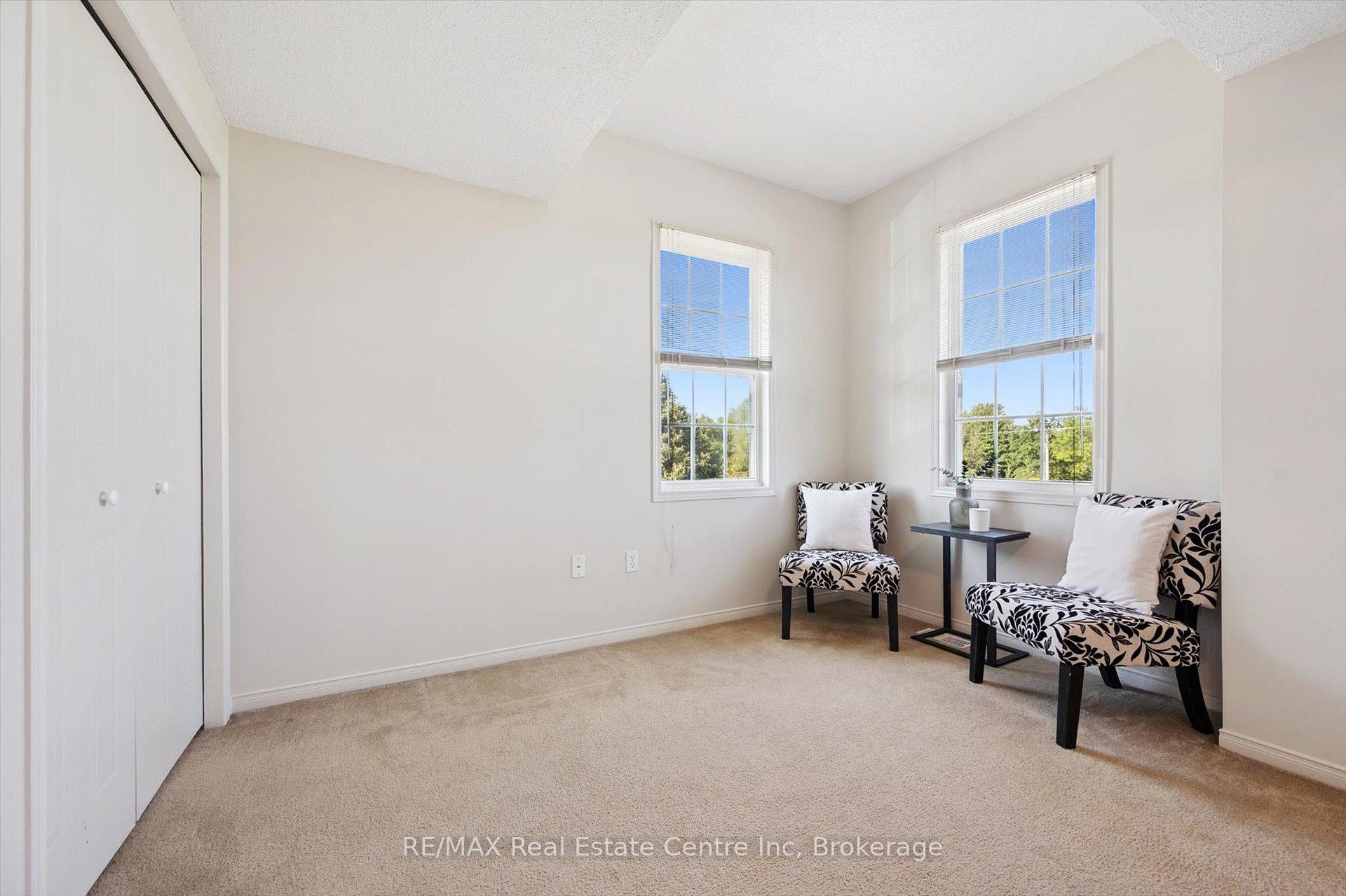 Photo 11 of Unit 36, 124 Gosling Gardens, Guelph, Clairfields/Hanlon Business Park — HOMEH