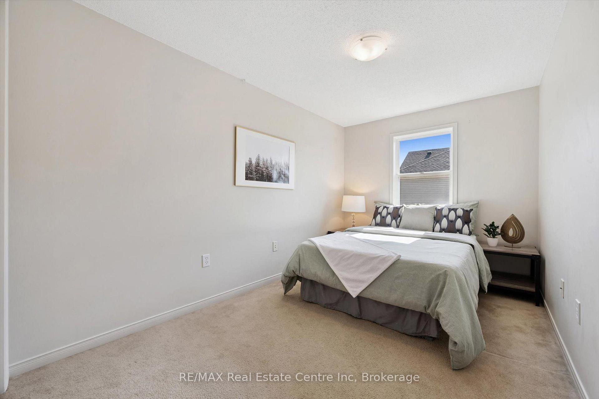 Photo 12 of Unit 36, 124 Gosling Gardens, Guelph, Clairfields/Hanlon Business Park — HOMEH
