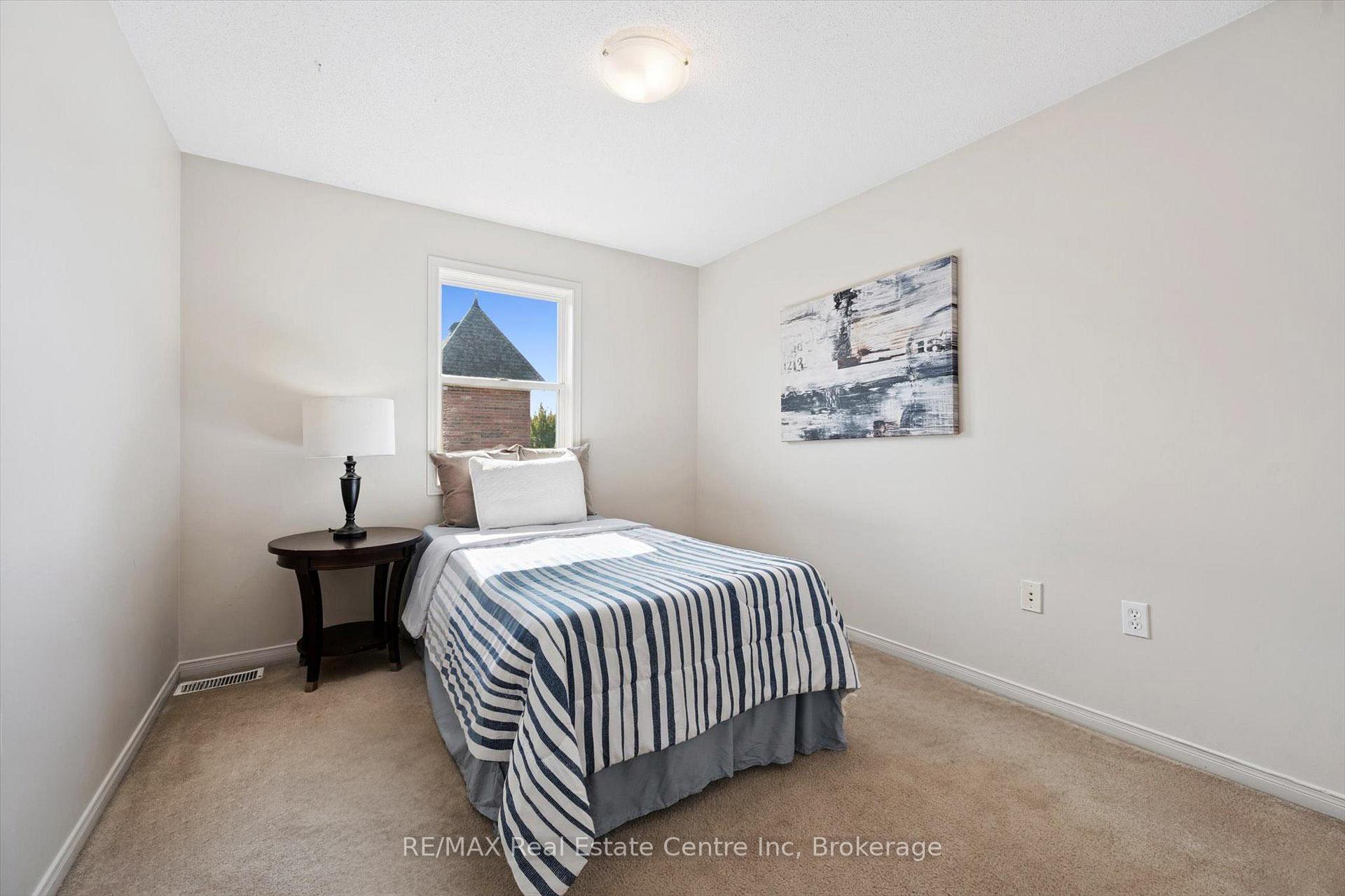 Photo 14 of Unit 36, 124 Gosling Gardens, Guelph, Clairfields/Hanlon Business Park — HOMEH