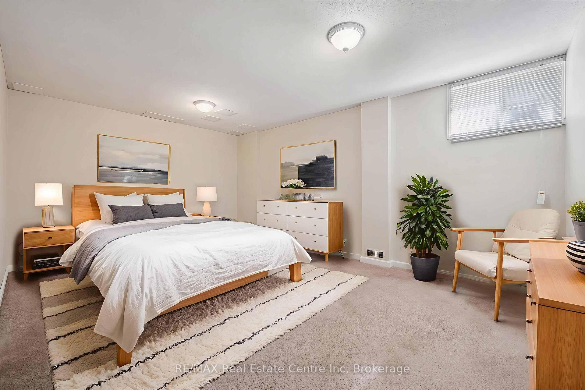 Photo 15 of Unit 36, 124 Gosling Gardens, Guelph, Clairfields/Hanlon Business Park — HOMEH