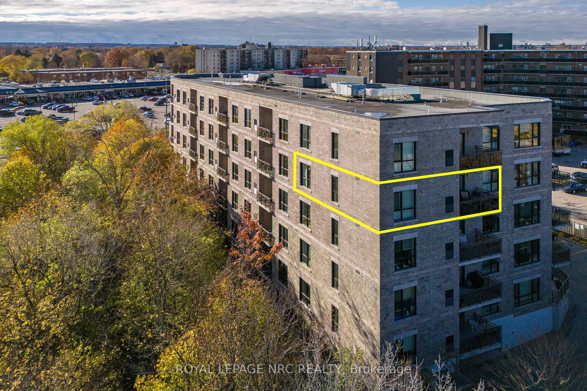 Front of Unit 401, 379 Scott Street
