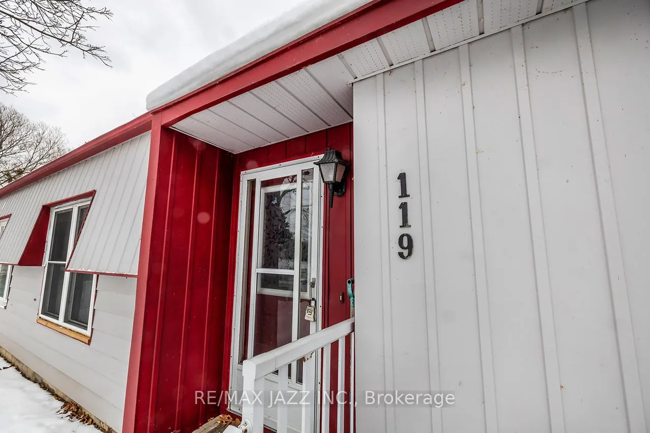 Photo 5 of 119 Wilmot Trail, Clarington, Bowmanville — HOMEH