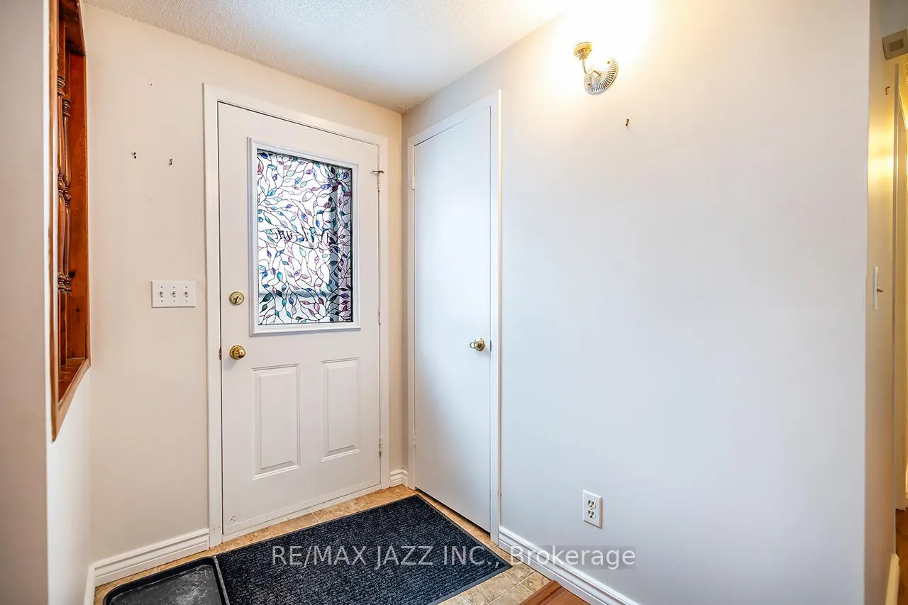 Photo 6 of 119 Wilmot Trail, Clarington, Bowmanville — HOMEH