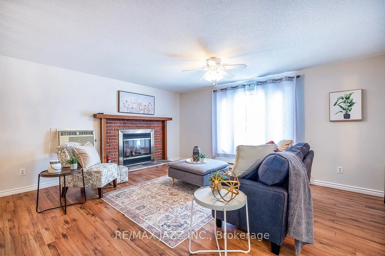 Photo 7 of 119 Wilmot Trail, Clarington, Bowmanville — HOMEH