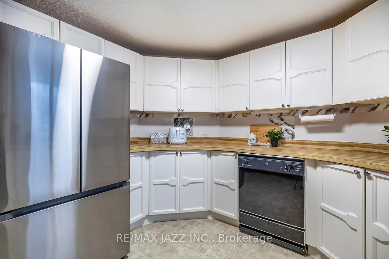 Photo 17 of 119 Wilmot Trail, Clarington, Bowmanville — HOMEH