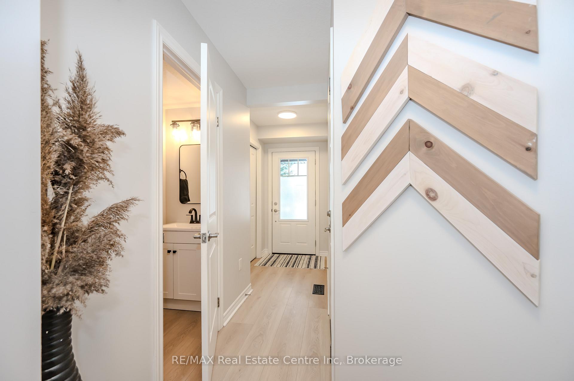 Photo 8 of 5 Arlington Crescent, Guelph, Pineridge/Westminster Woods — HOMEH