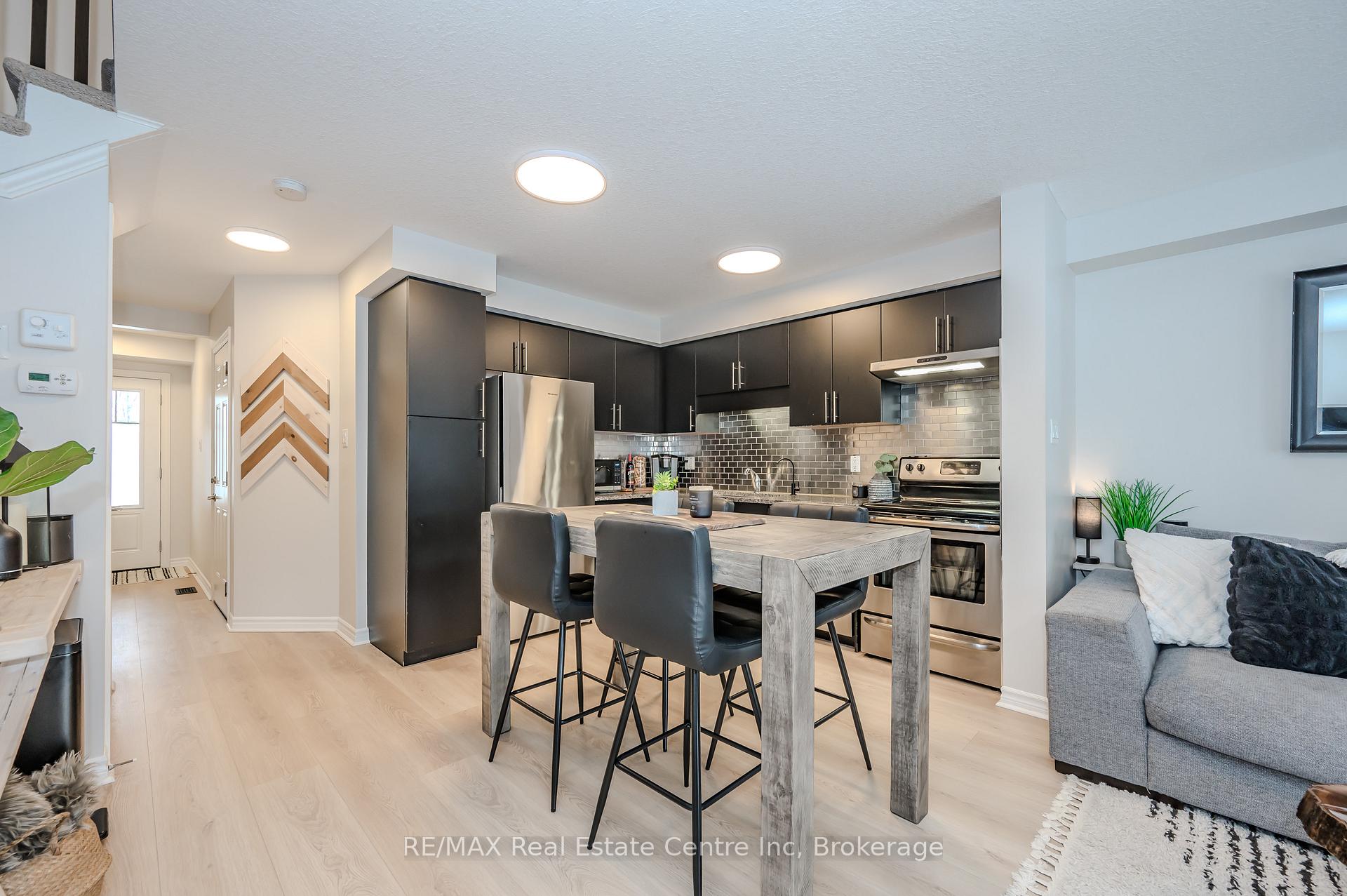 Photo 13 of 5 Arlington Crescent, Guelph, Pineridge/Westminster Woods — HOMEH