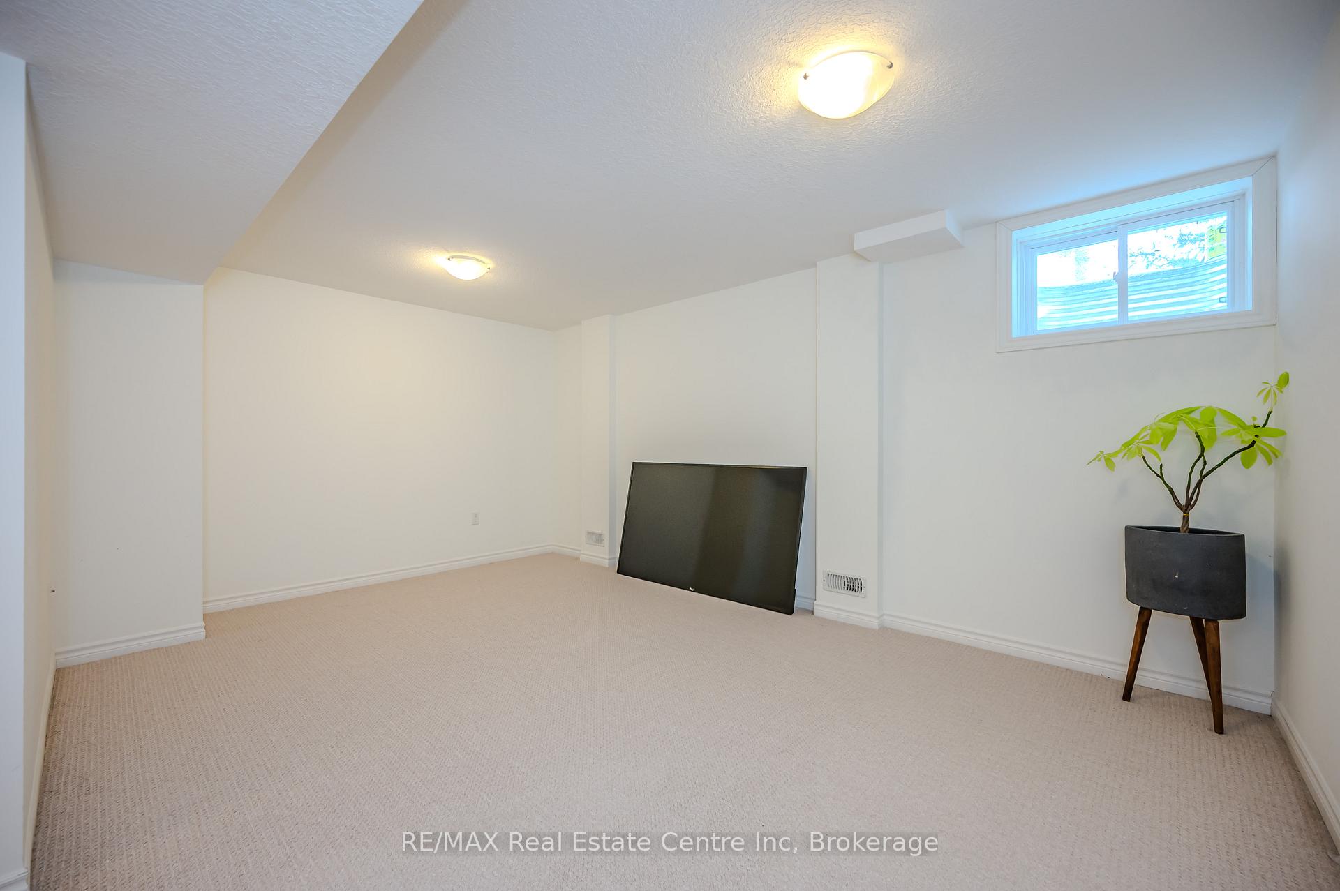 Photo 33 of 5 Arlington Crescent, Guelph, Pineridge/Westminster Woods — HOMEH