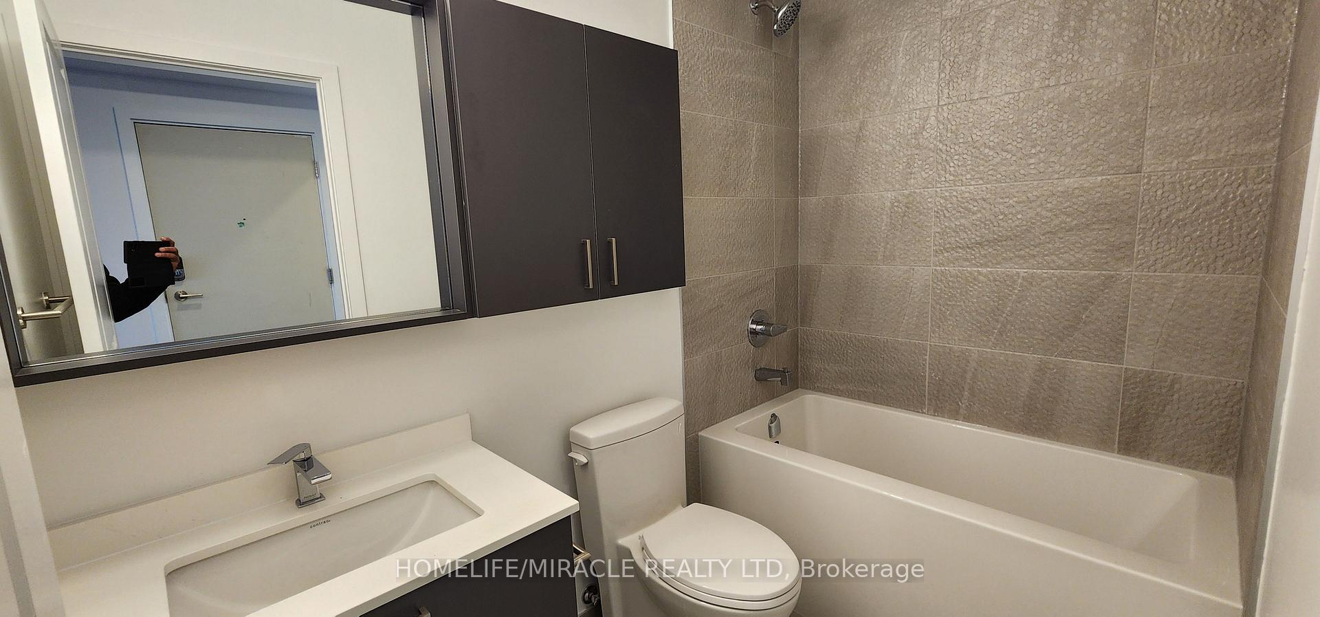 Photo 13 of Unit 1911, 30 Upper Mall Way, Vaughan, Brownridge — HOMEH