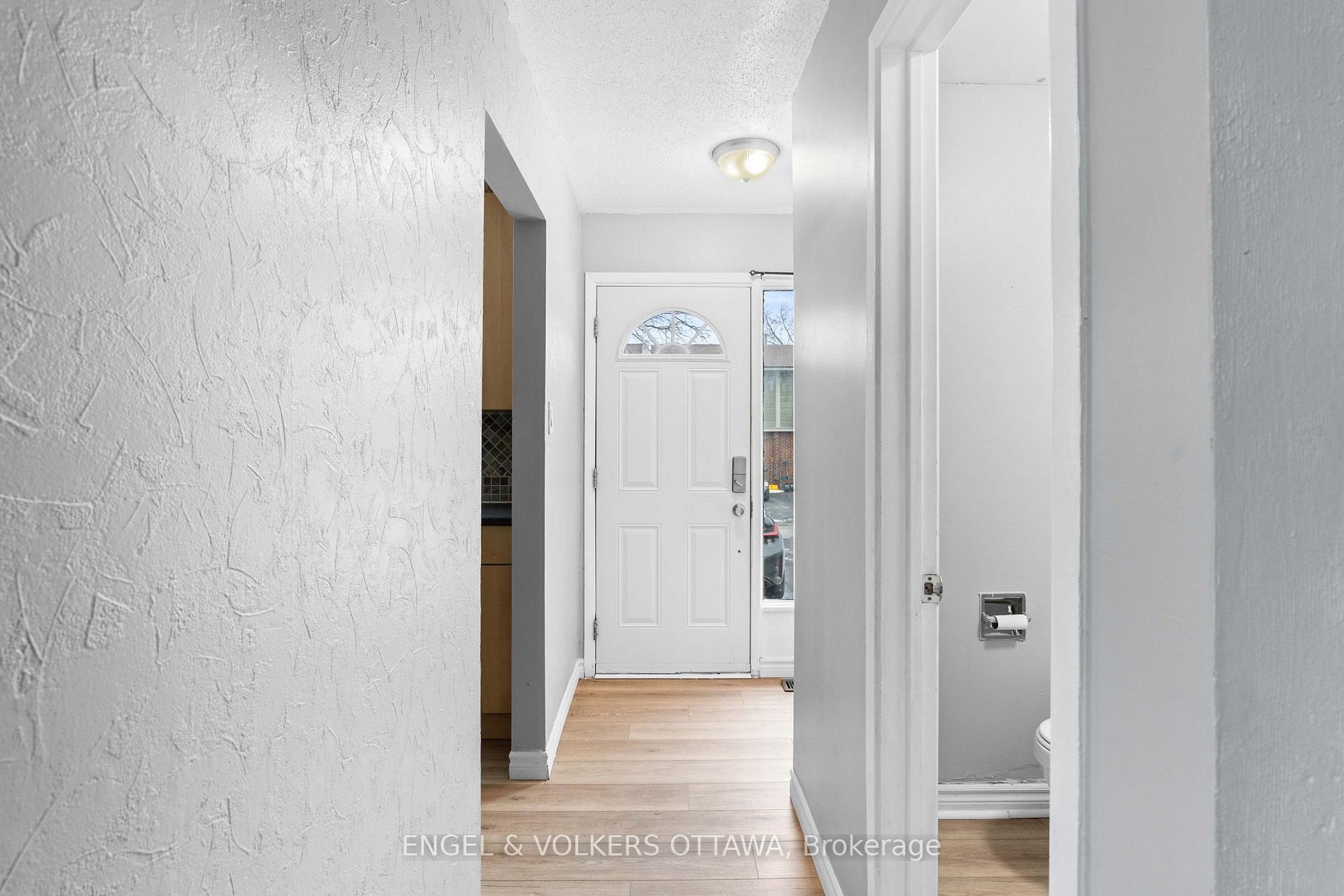 Photo 2 of 92 Barrow Crescent, Ottawa, Kanata - Katimavik — HOMEH