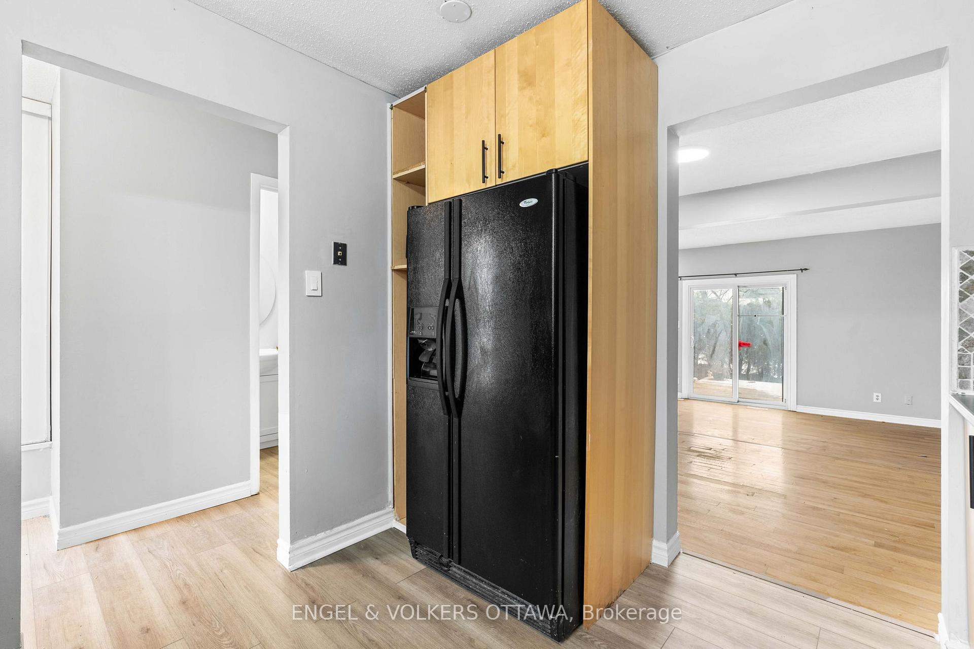 Photo 7 of 92 Barrow Crescent, Ottawa, Kanata - Katimavik — HOMEH