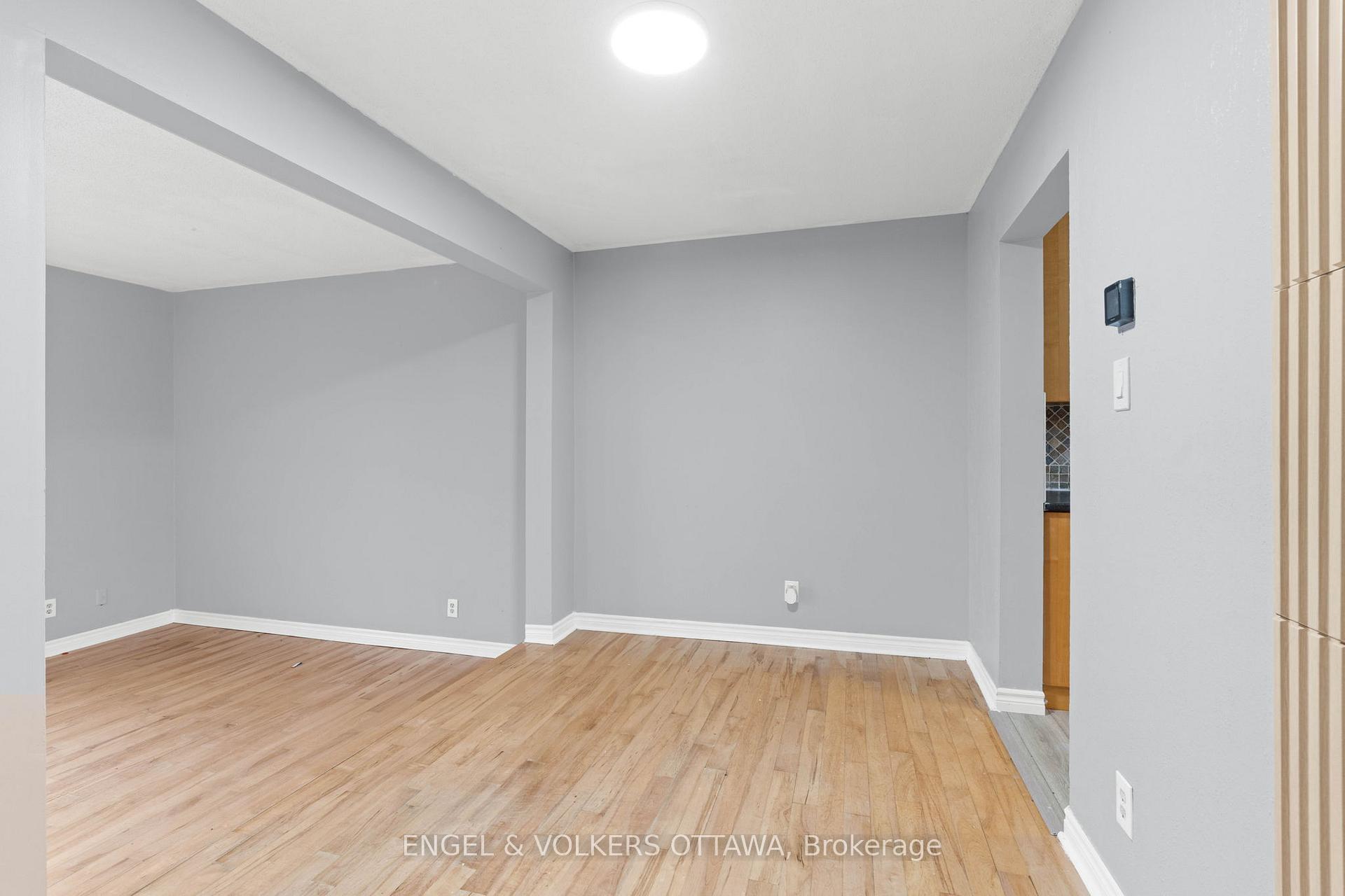 Photo 9 of 92 Barrow Crescent, Ottawa, Kanata - Katimavik — HOMEH