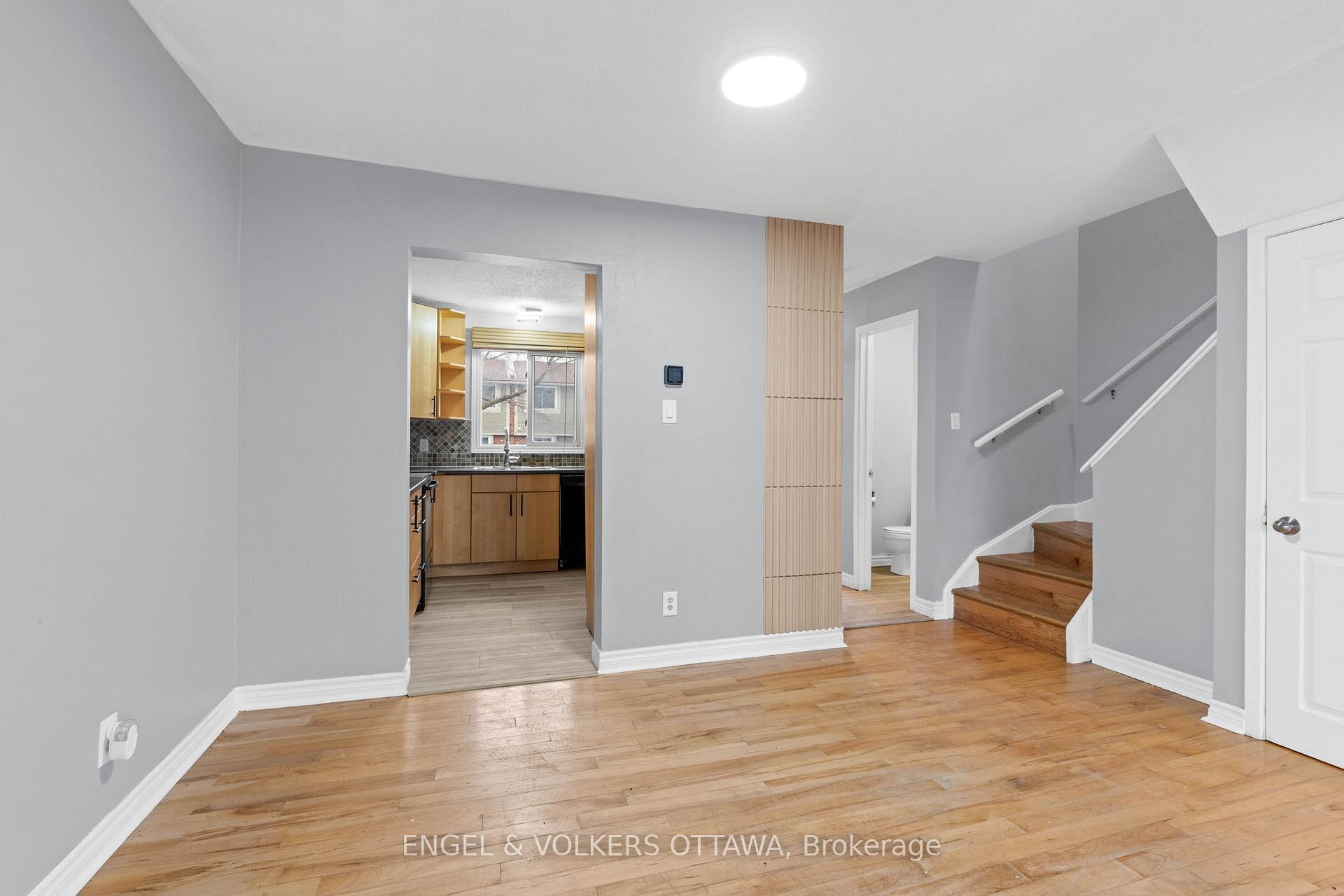 Photo 10 of 92 Barrow Crescent, Ottawa, Kanata - Katimavik — HOMEH