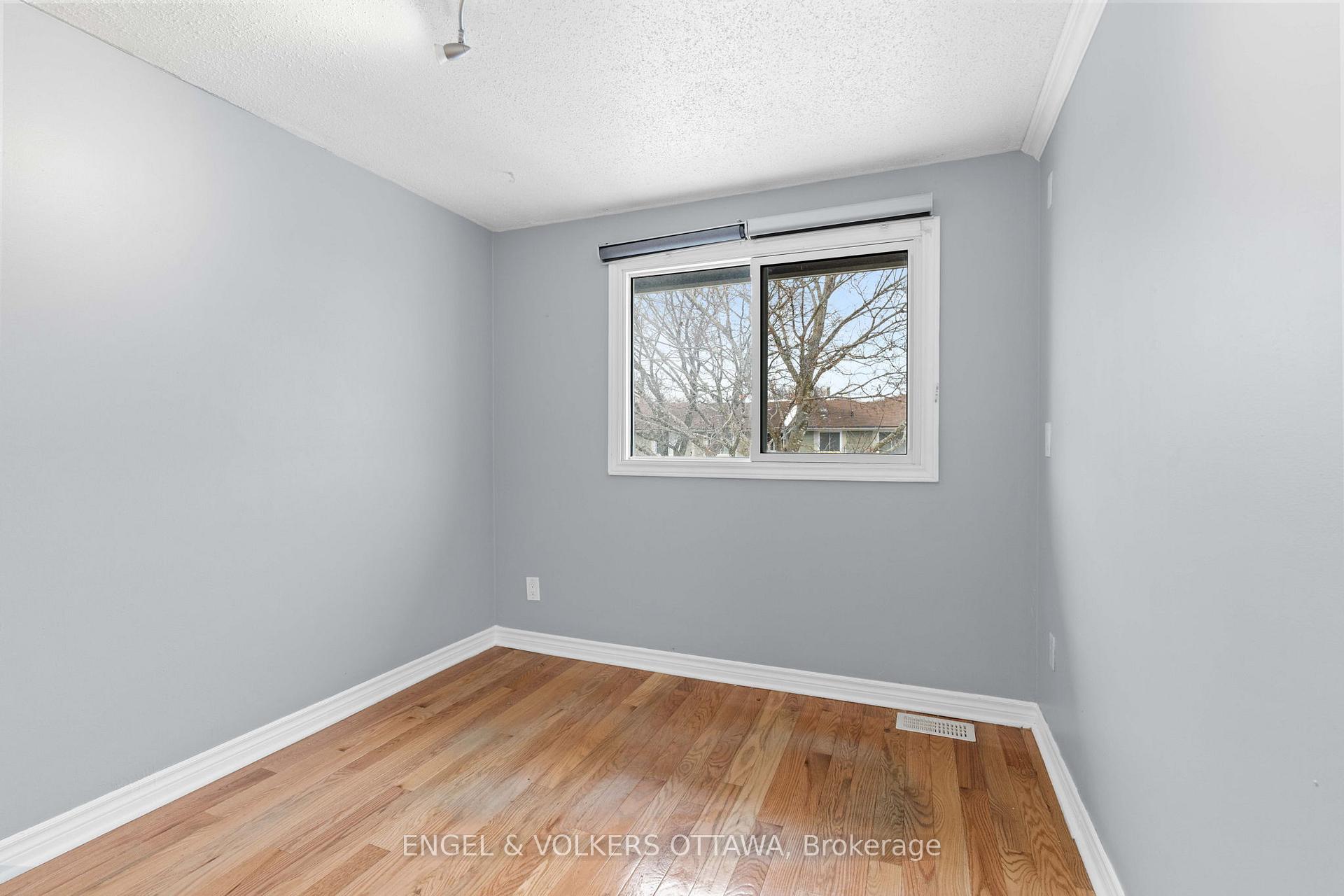 Photo 17 of 92 Barrow Crescent, Ottawa, Kanata - Katimavik — HOMEH