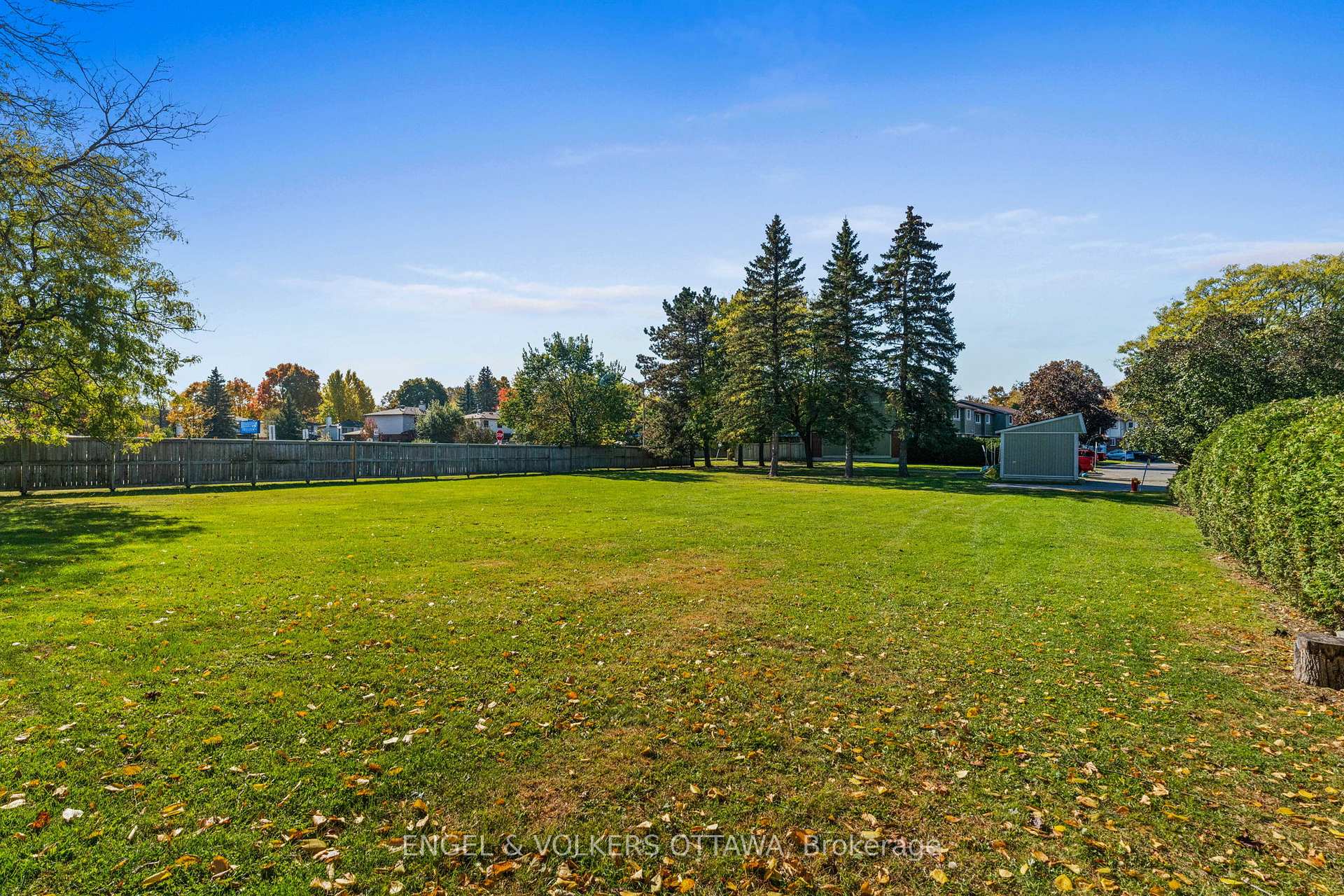 Photo 22 of 92 Barrow Crescent, Ottawa, Kanata - Katimavik — HOMEH