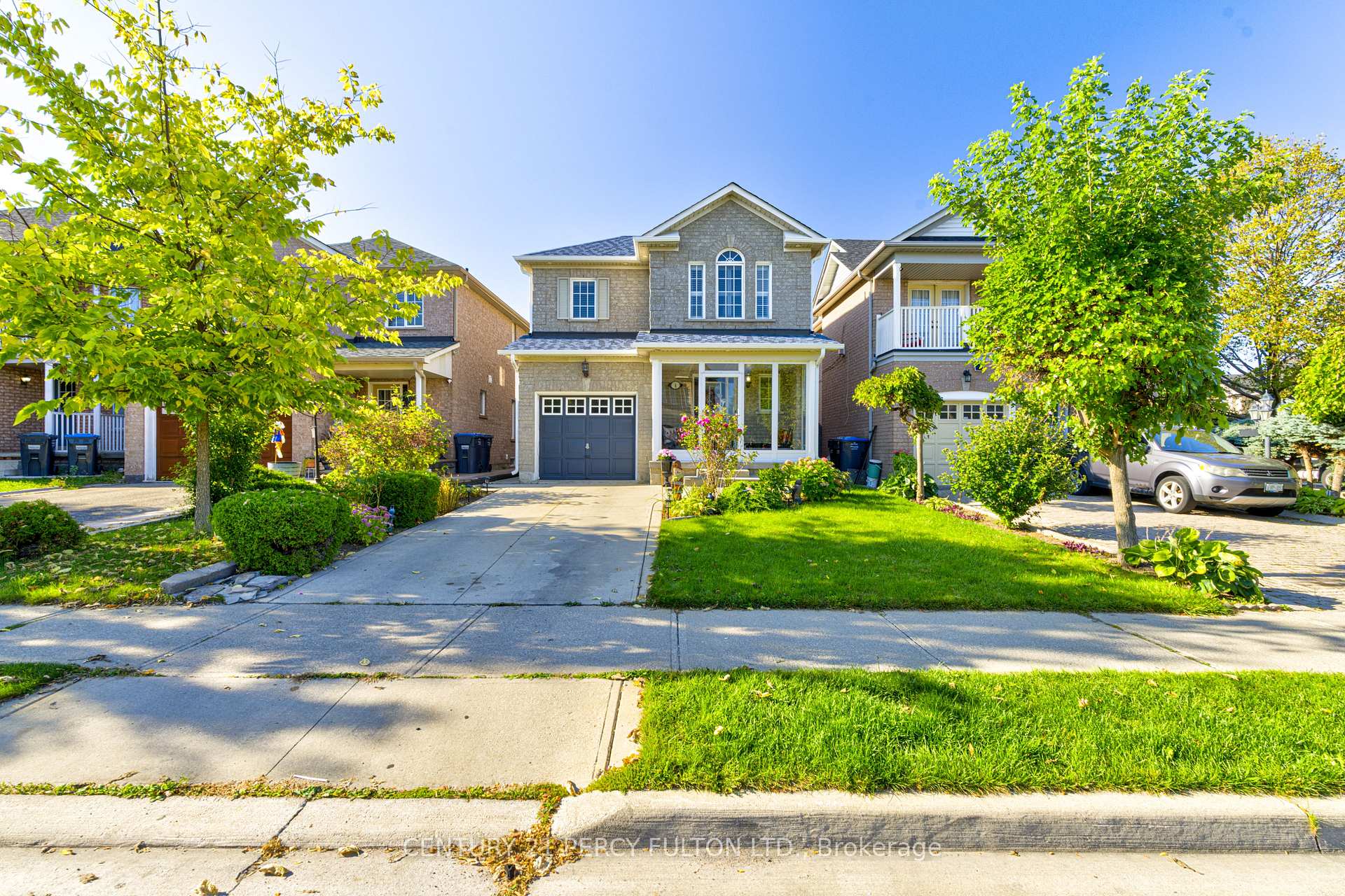 Photo 1 of 4 Dunlop Court, Brampton, Fletcher's Meadow — HOMEH