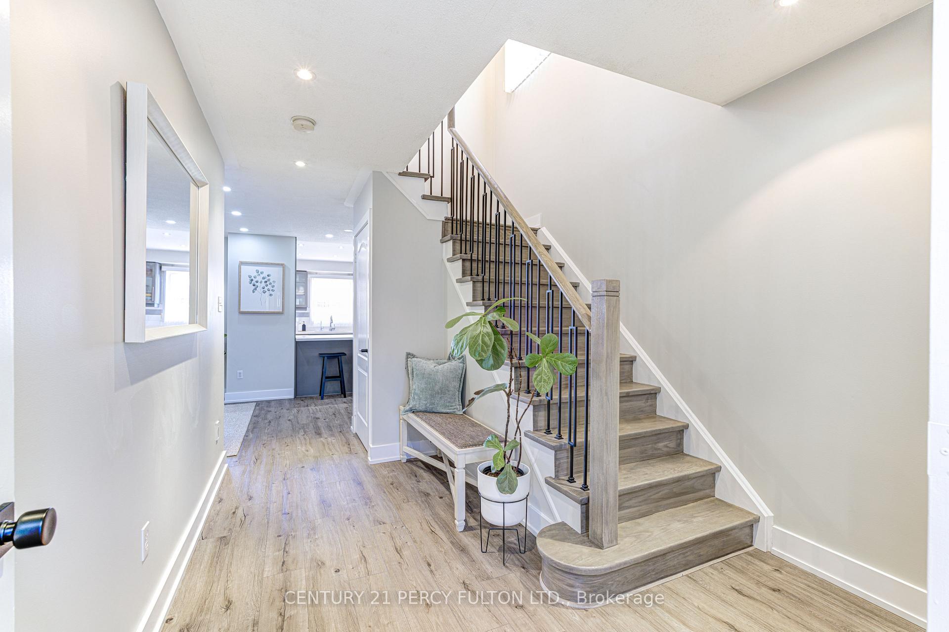 Photo 2 of 4 Dunlop Court, Brampton, Fletcher's Meadow — HOMEH