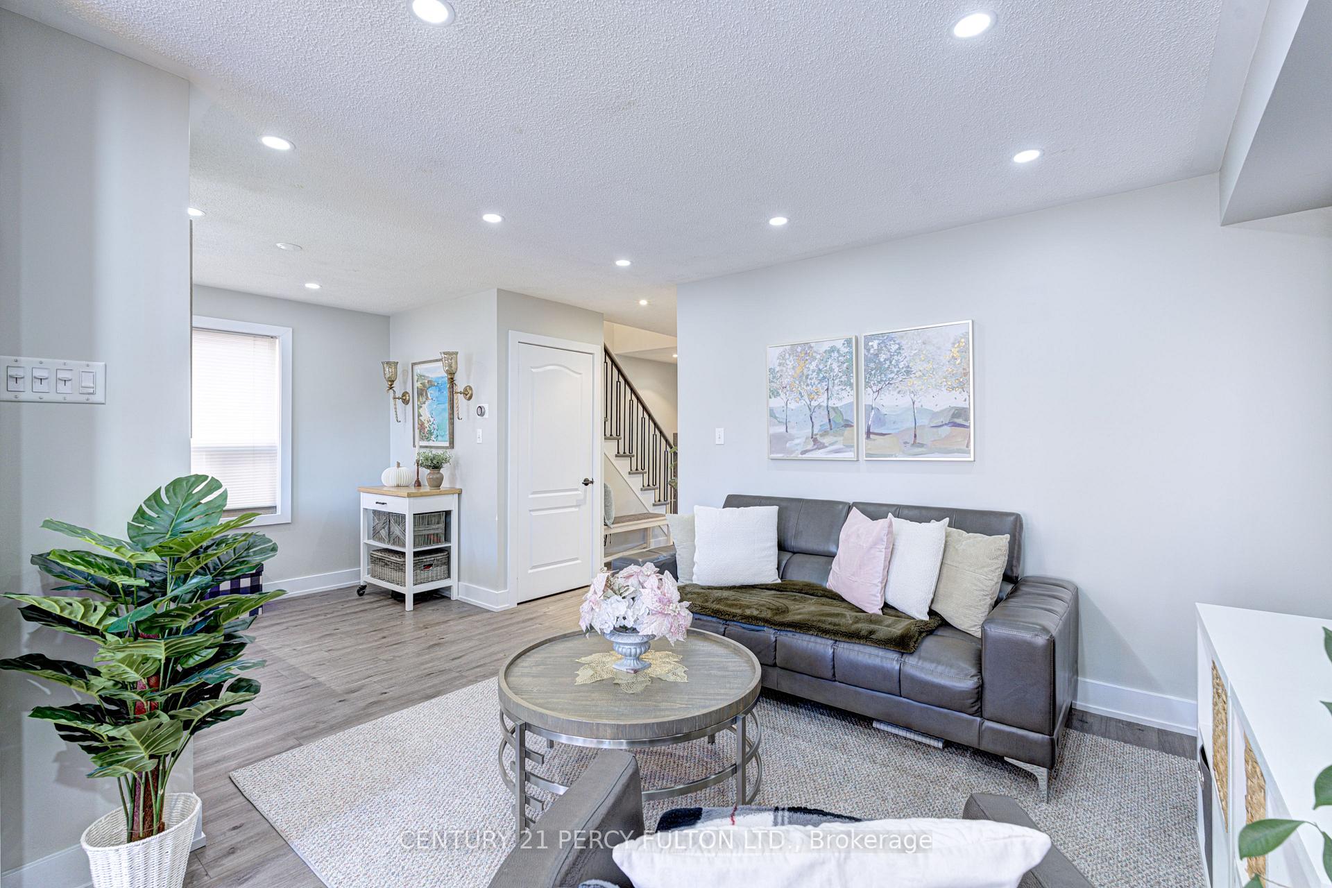 Photo 6 of 4 Dunlop Court, Brampton, Fletcher's Meadow — HOMEH