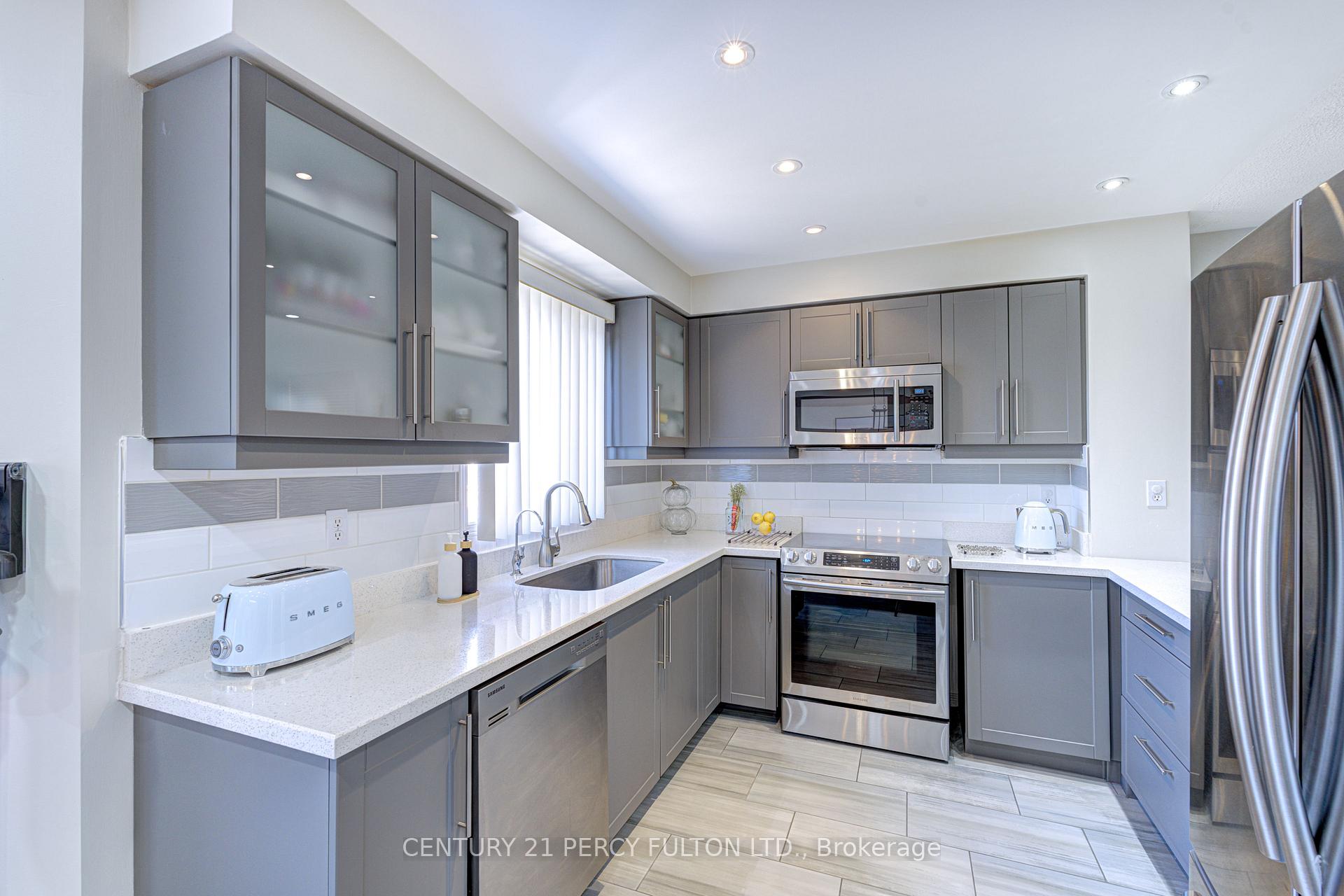 Photo 7 of 4 Dunlop Court, Brampton, Fletcher's Meadow — HOMEH