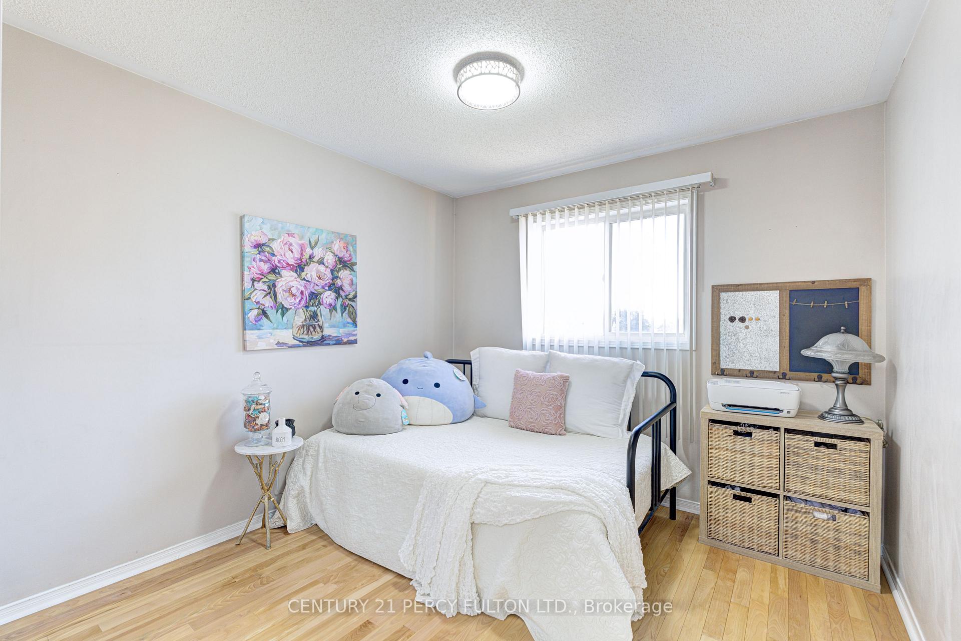 Photo 10 of 4 Dunlop Court, Brampton, Fletcher's Meadow — HOMEH