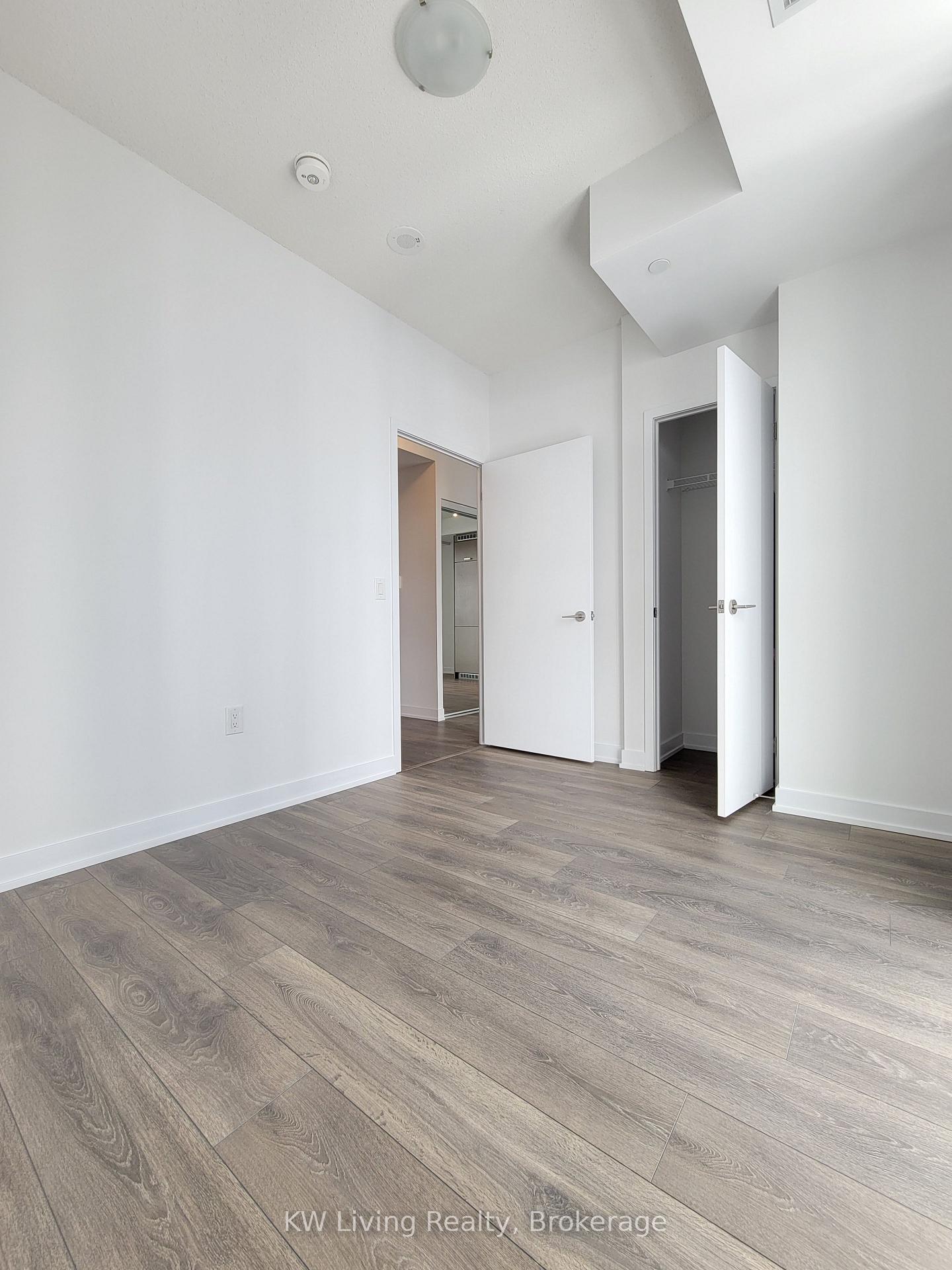 Photo 5 of Unit 703, 38 Honeycrisp Crescent, Vaughan, Vaughan Corporate Centre — HOMEH