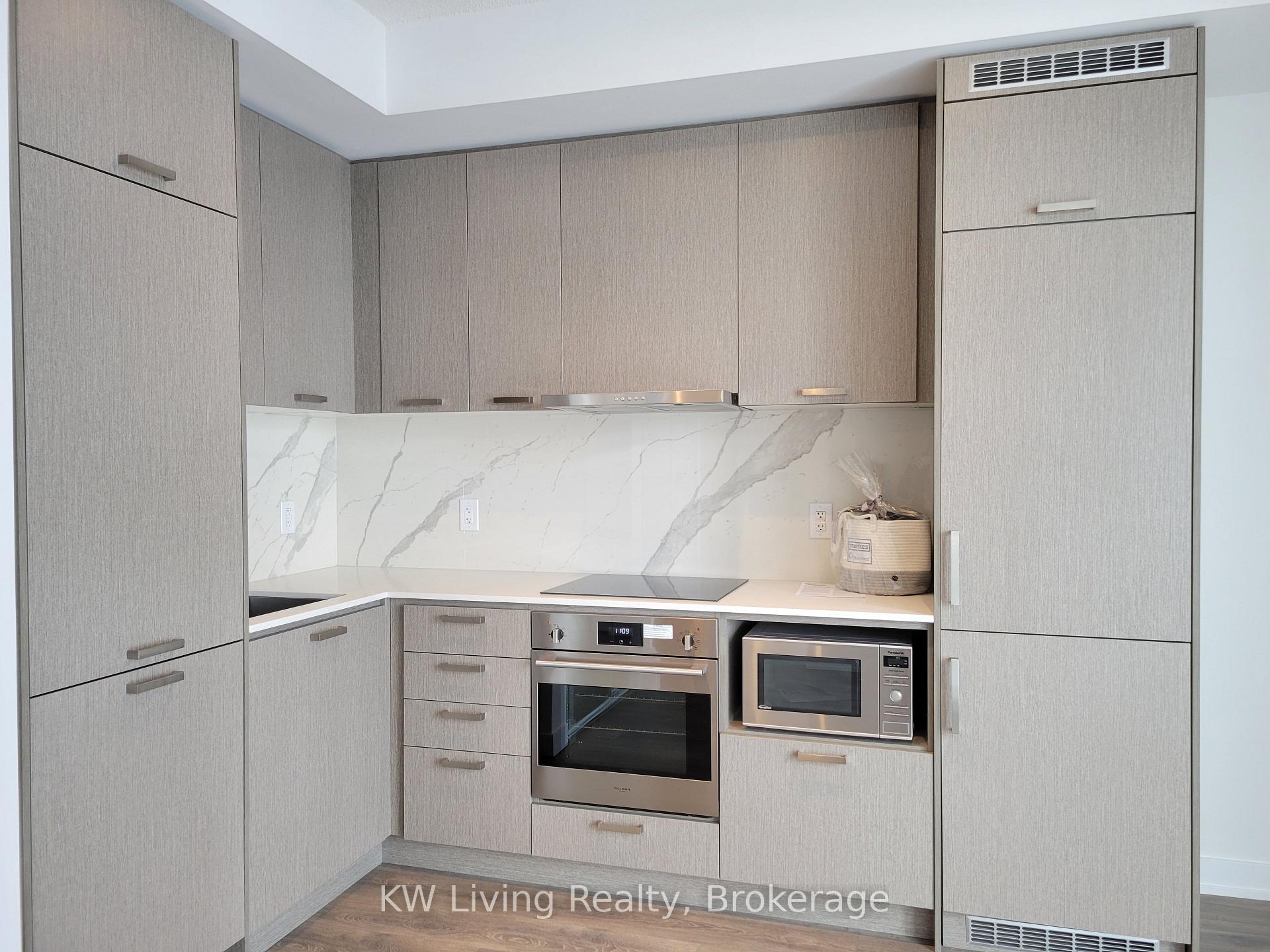 Photo 6 of Unit 703, 38 Honeycrisp Crescent, Vaughan, Vaughan Corporate Centre — HOMEH