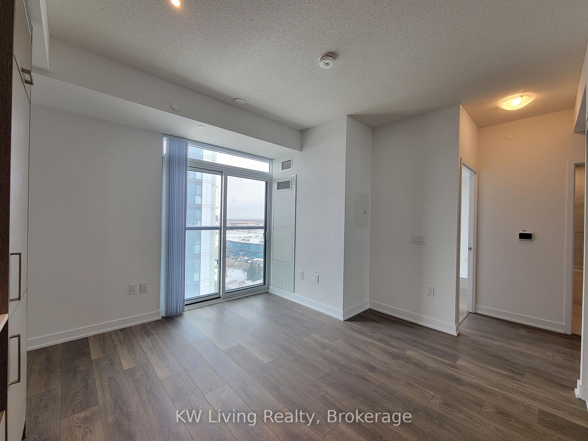 Photo 8 of Unit 703, 38 Honeycrisp Crescent, Vaughan, Vaughan Corporate Centre — HOMEH
