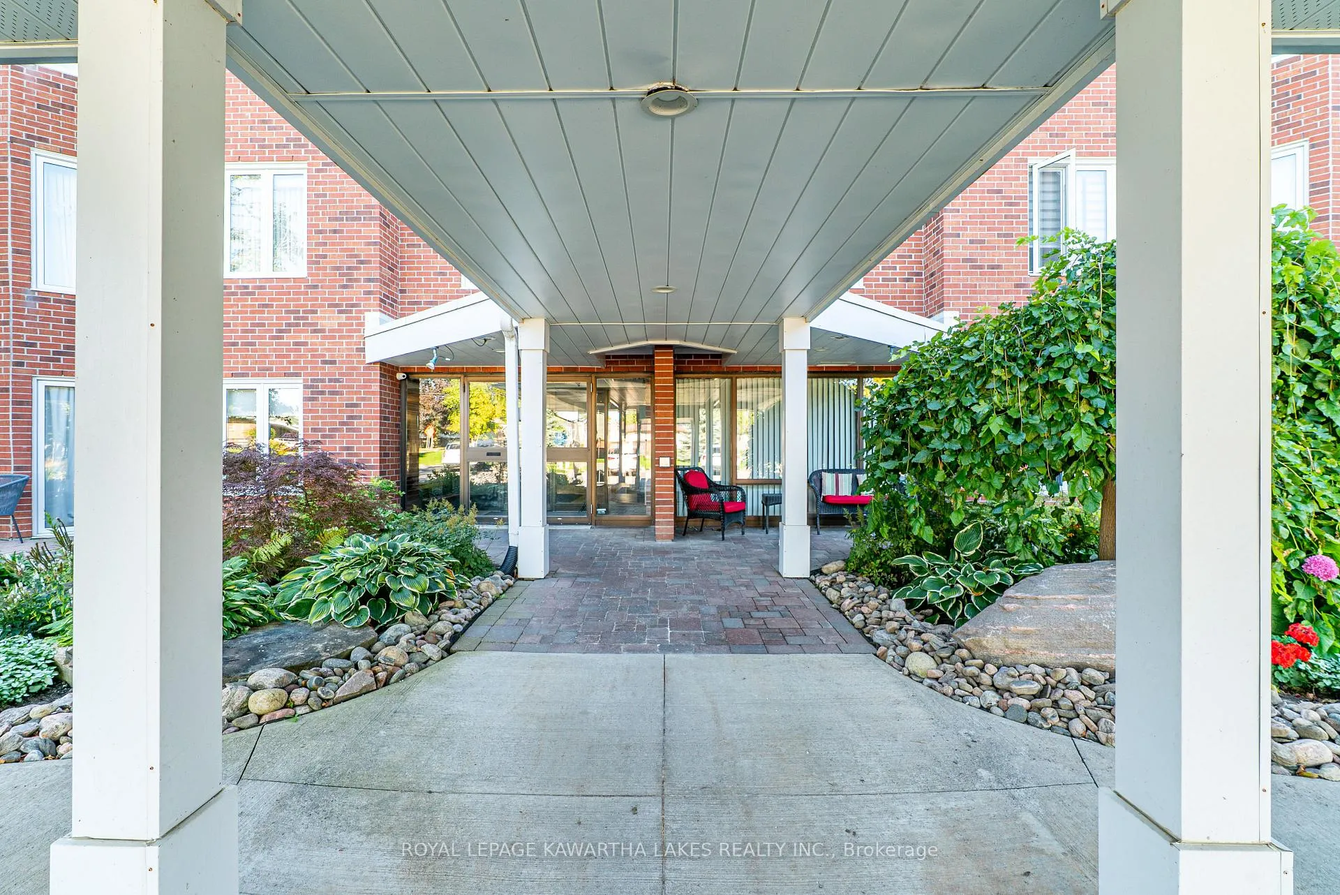 Photo 5 of Unit 215, 2 Heritage Way, Kawartha Lakes, Lindsay — HOMEH