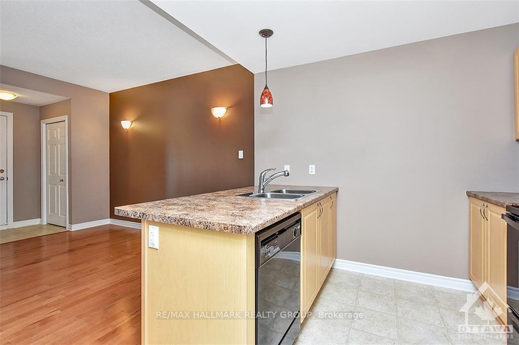 Photo 10 of Unit B, 139 Harthill Way, Ottawa, Barrhaven - Heritage Park — HOMEH
