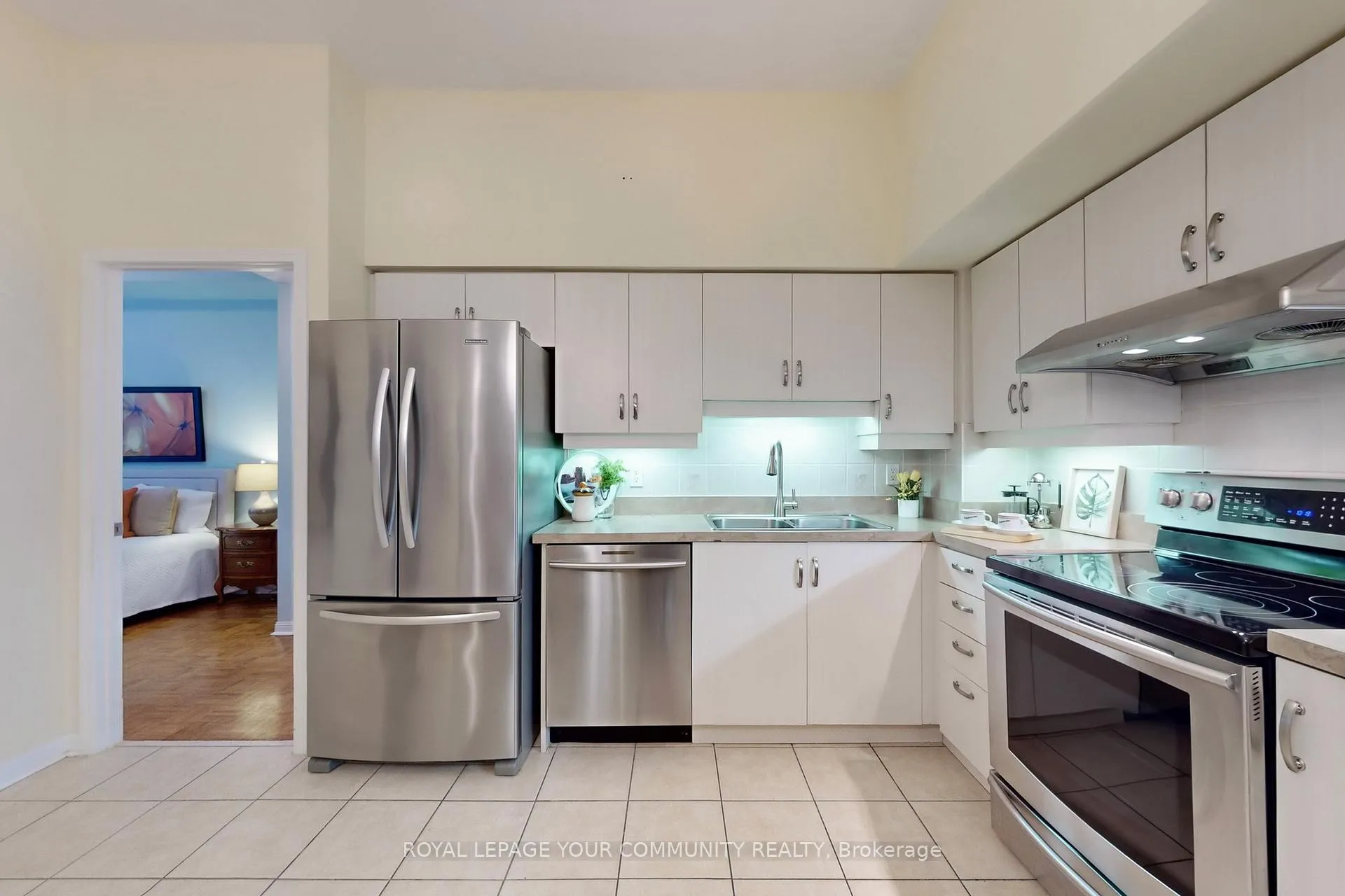 Photo 7 of Unit 114, 2502 Rutherford Road, Vaughan, Maple — HOMEH