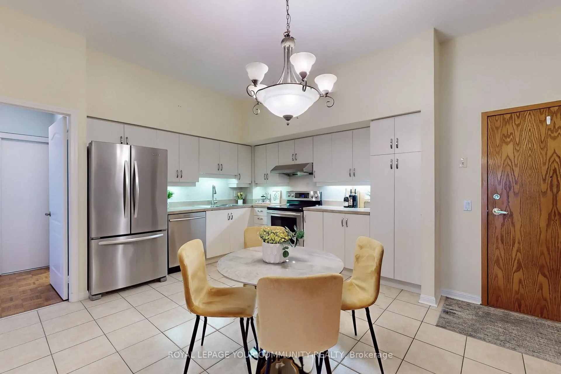 Photo 8 of Unit 114, 2502 Rutherford Road, Vaughan, Maple — HOMEH
